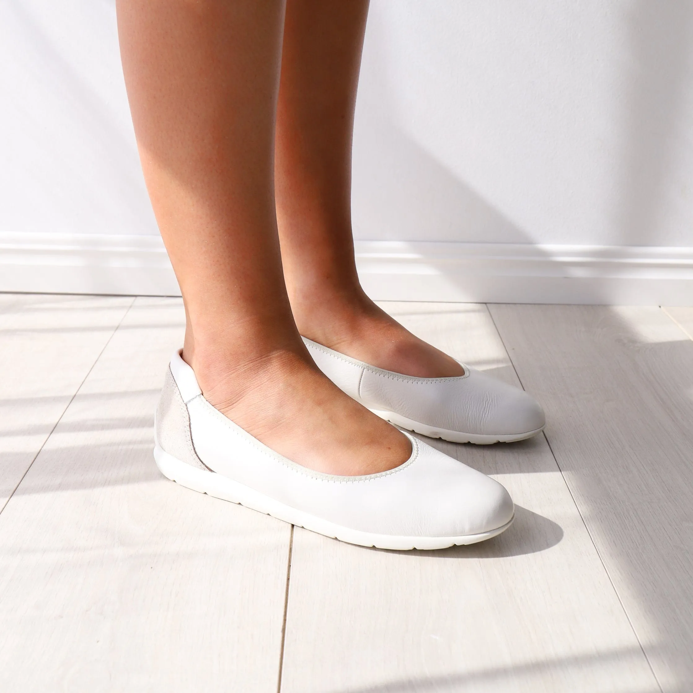 13302 Cream Relaxed Design Anti-Fatigue Footwear