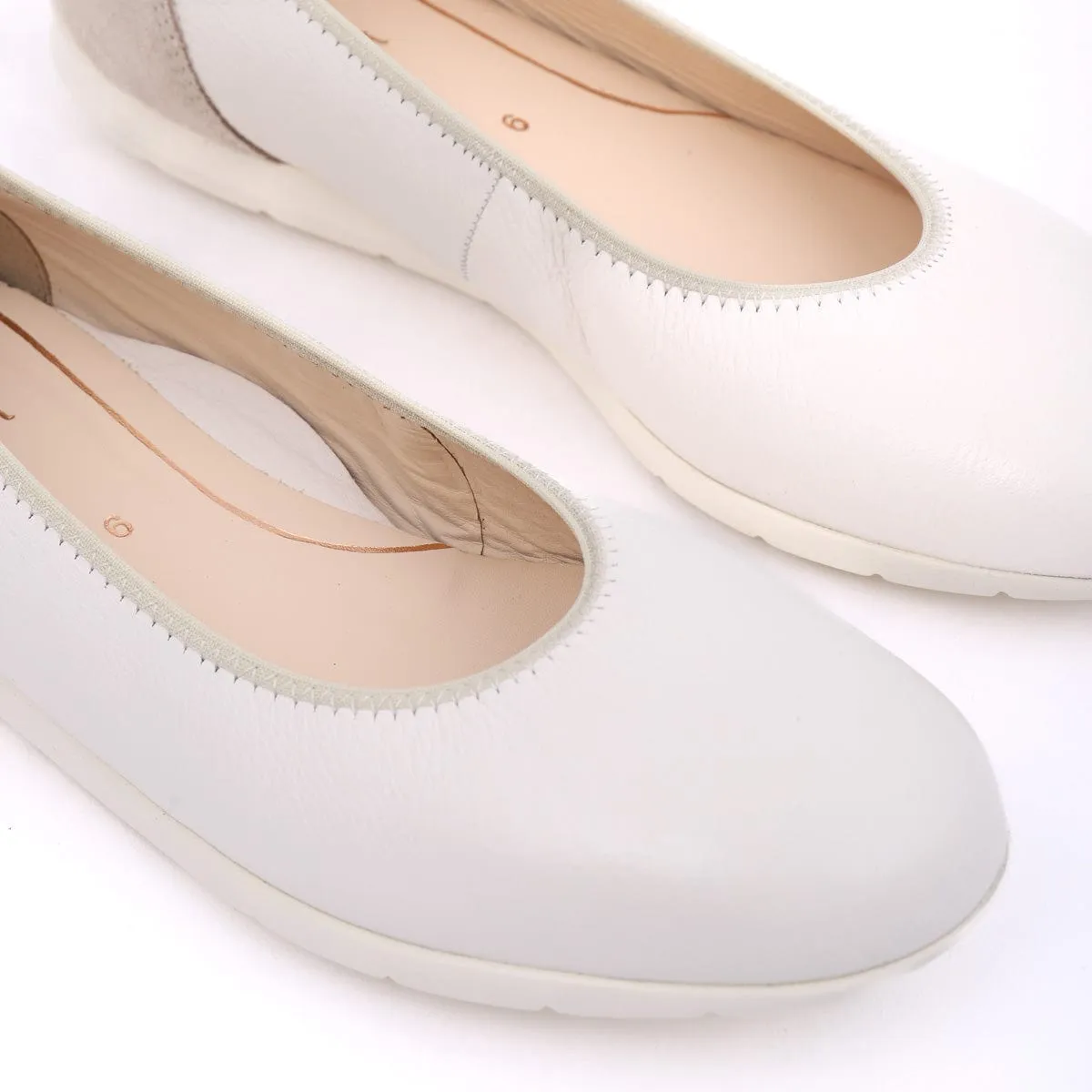 13302 Cream Snow Fall