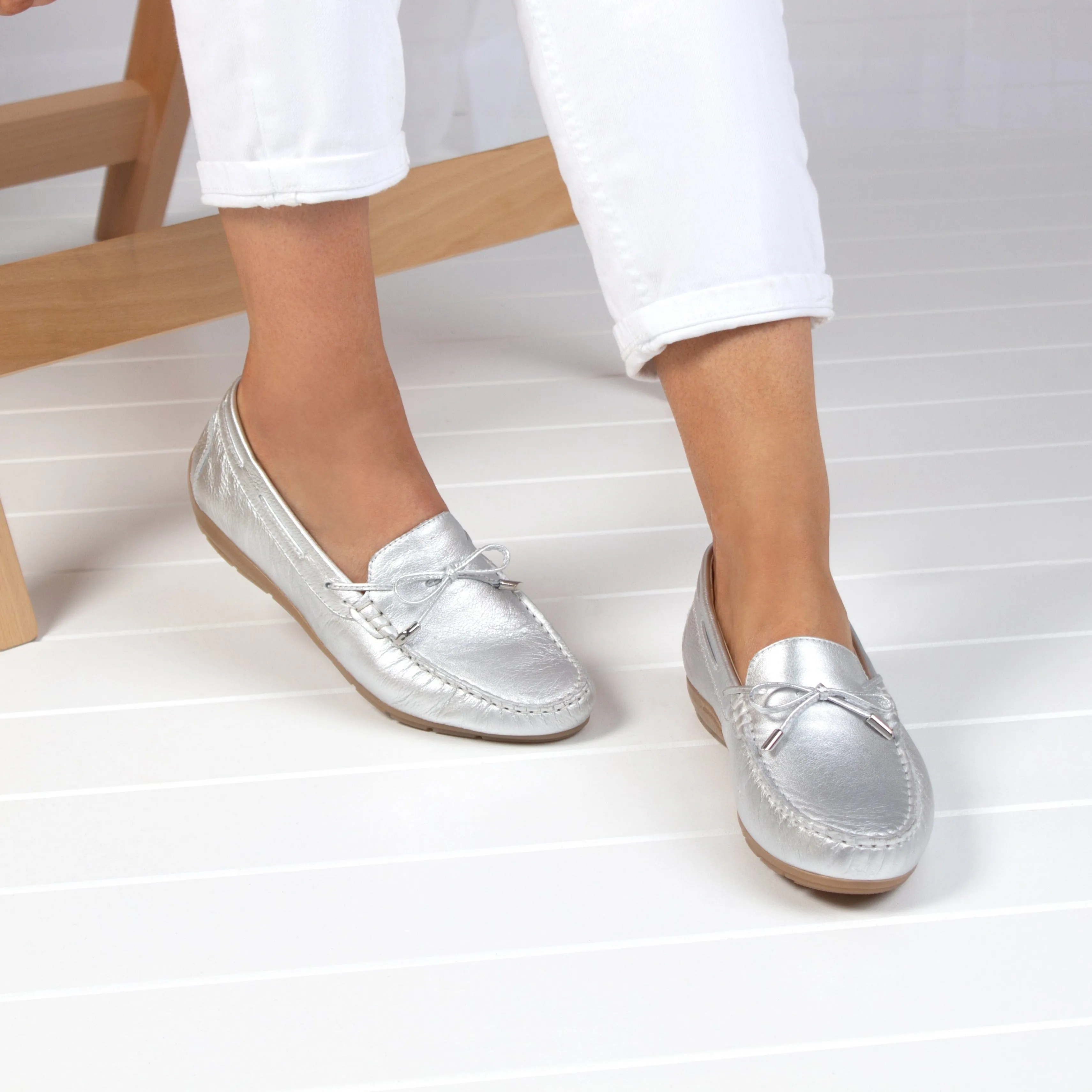 Sharp Detailing Aniline Finish 19212 Silver