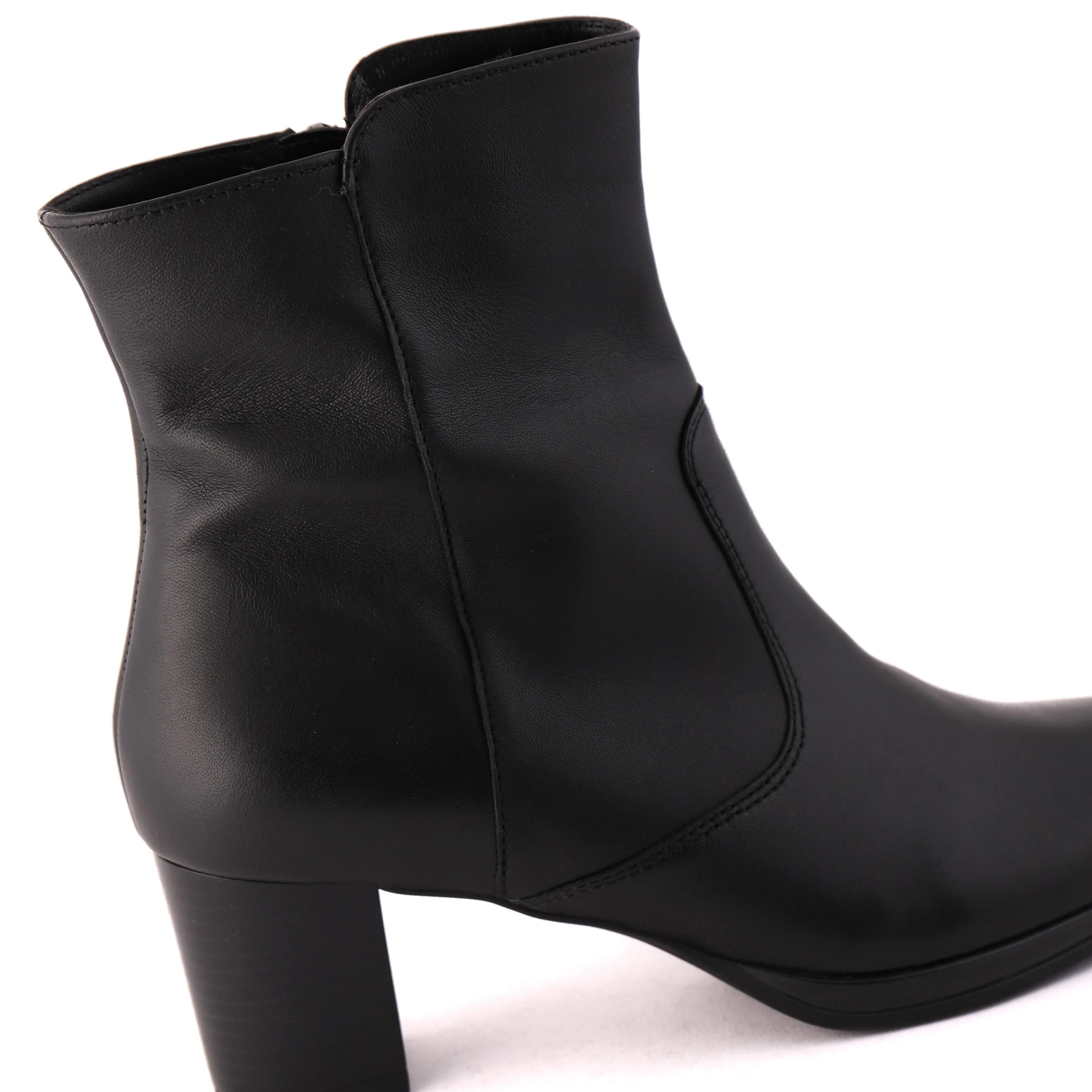 23402 Black High Traction Urban Commute