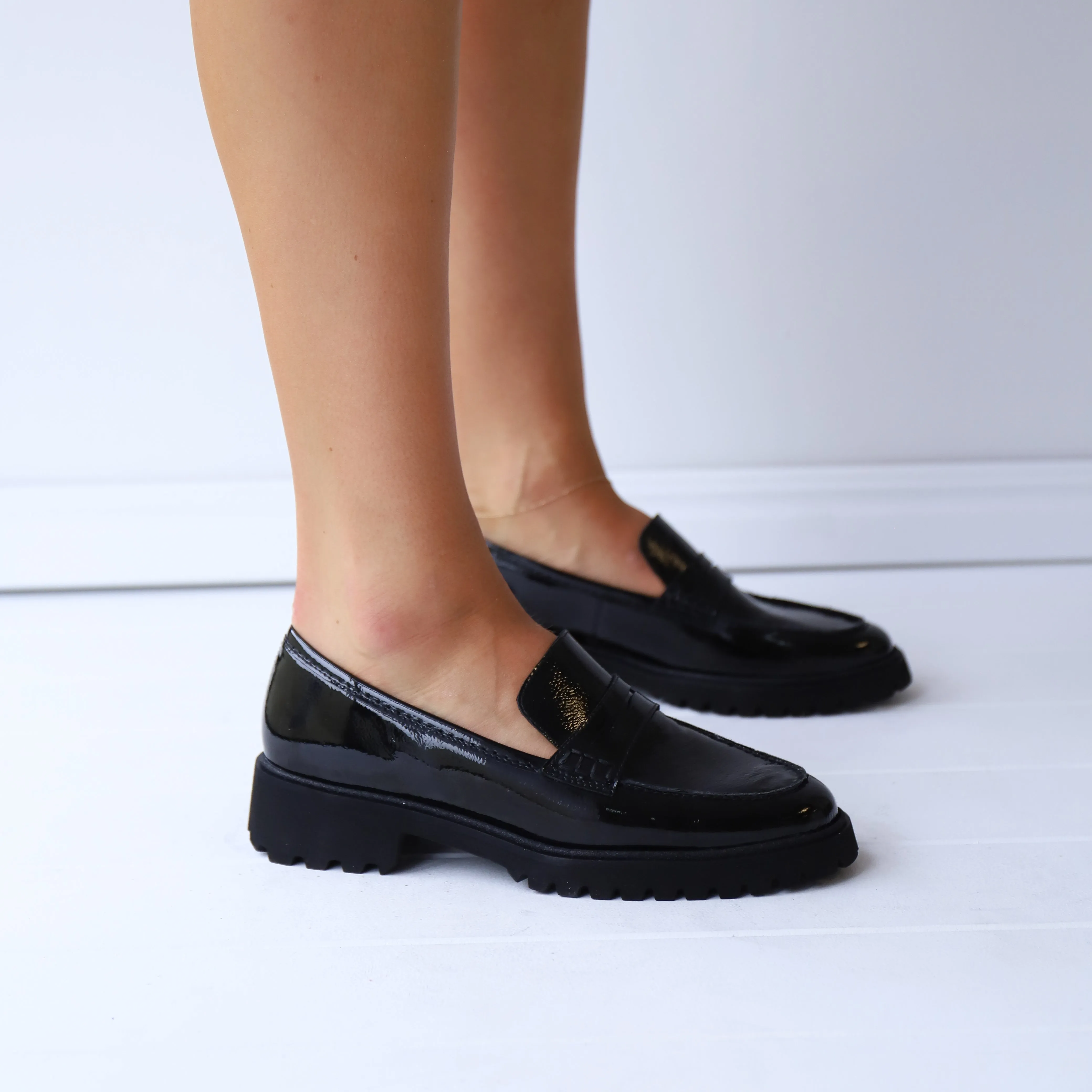 Shared Room 31201 Black Patent