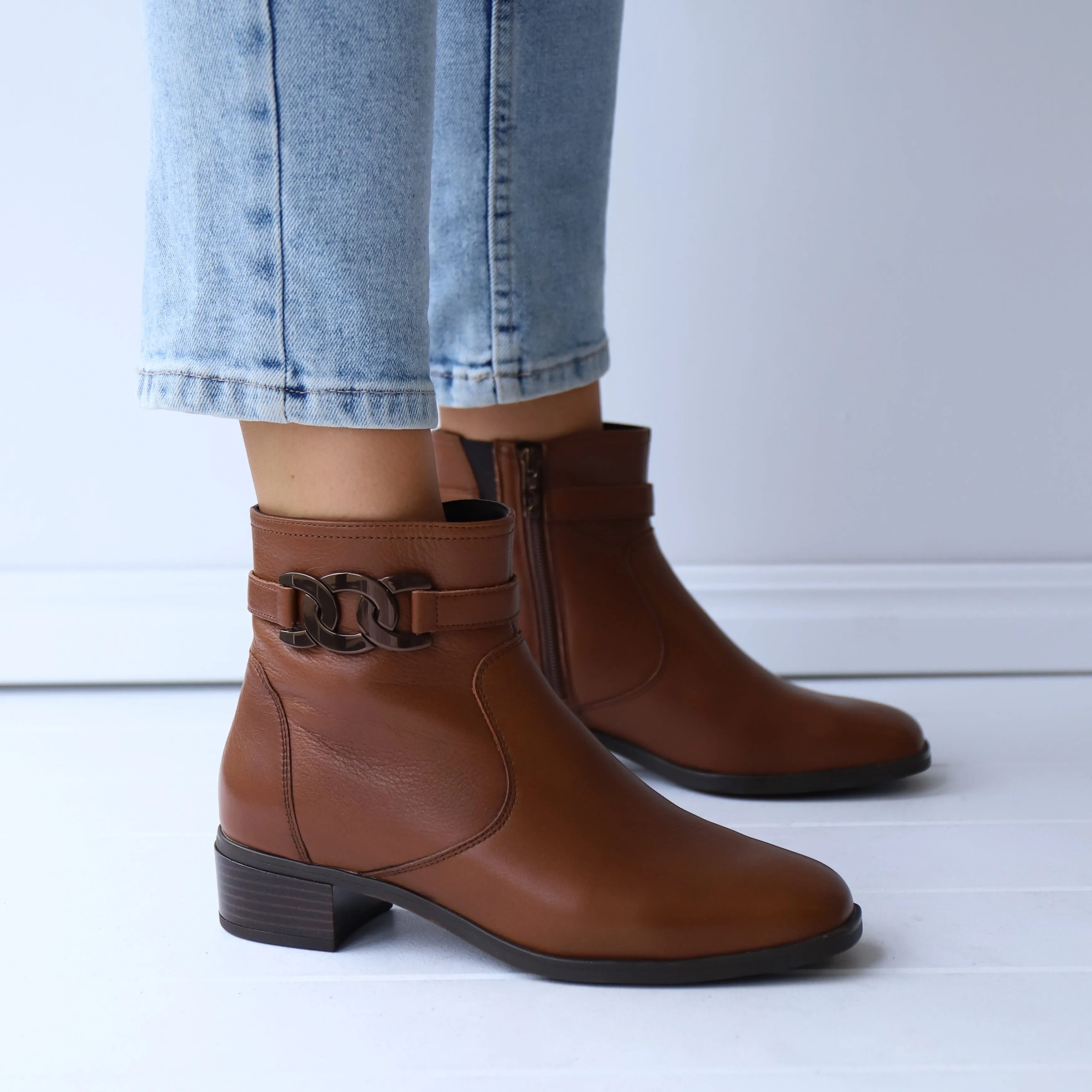 Padded Interior Outdoor Trek 31803 Tan