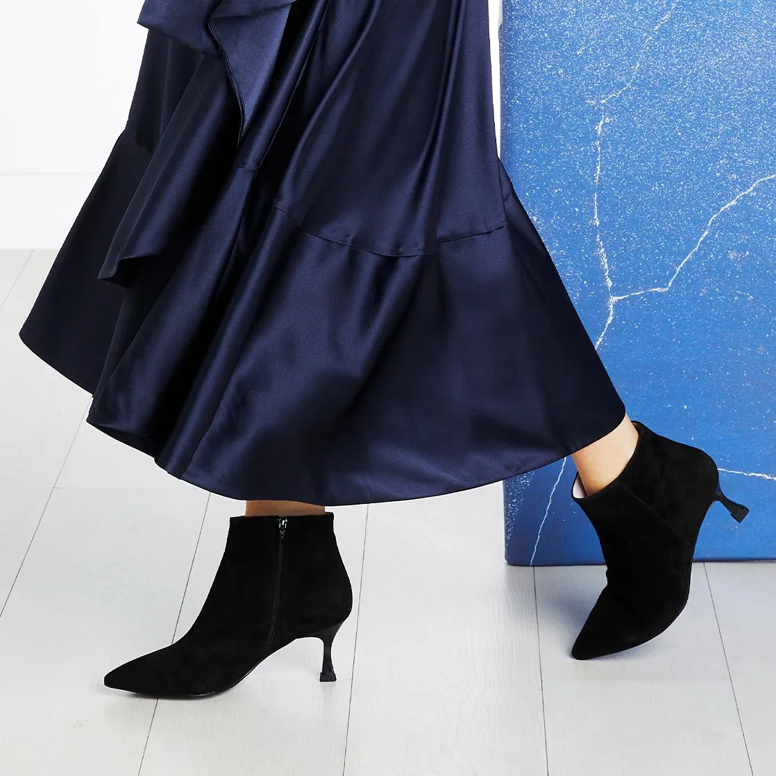 Billie: Black Suede Comfort padding design Comfort Inserts