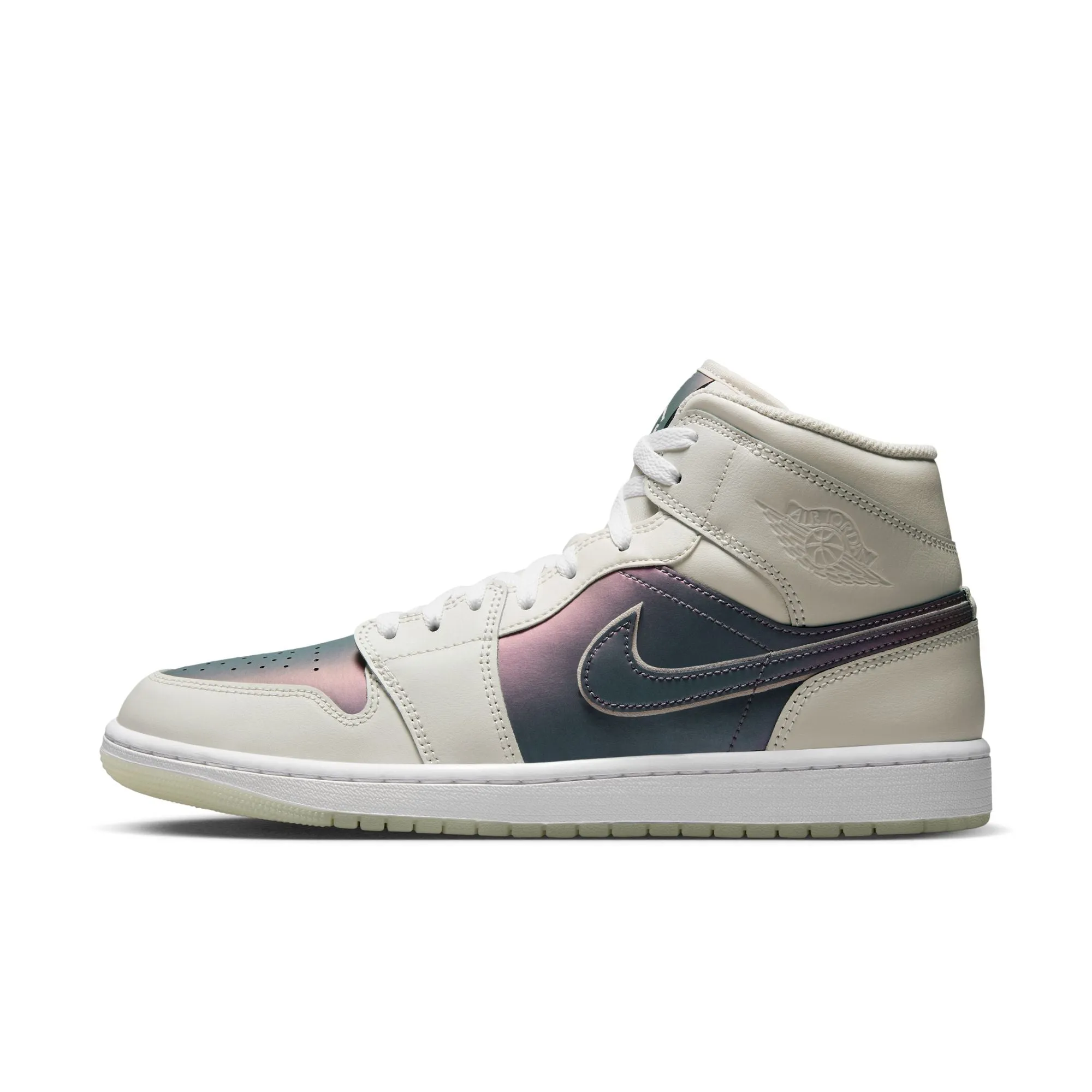 Open Walk Air Jordan 1 Mid SE