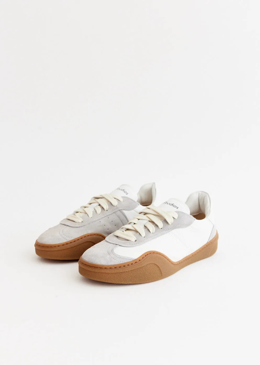 Bars W Sneakers Break Time