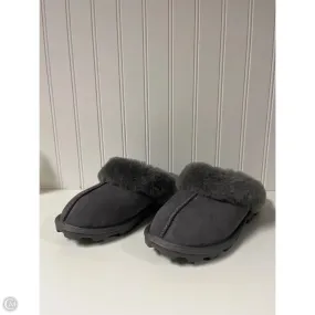 Slippers By Clothes Mentor In Grey, Size: 7 Track Trek Summit Hike