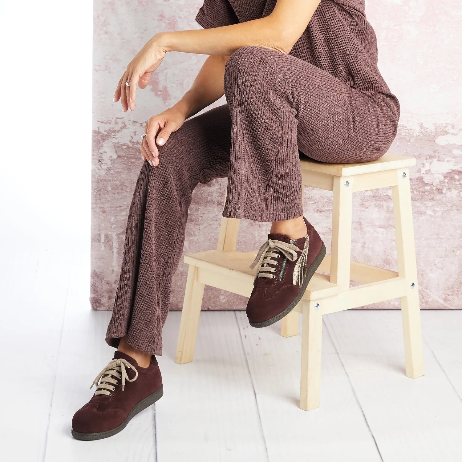 Swirl: Plum Suede Detachable Insole Sand Stroll