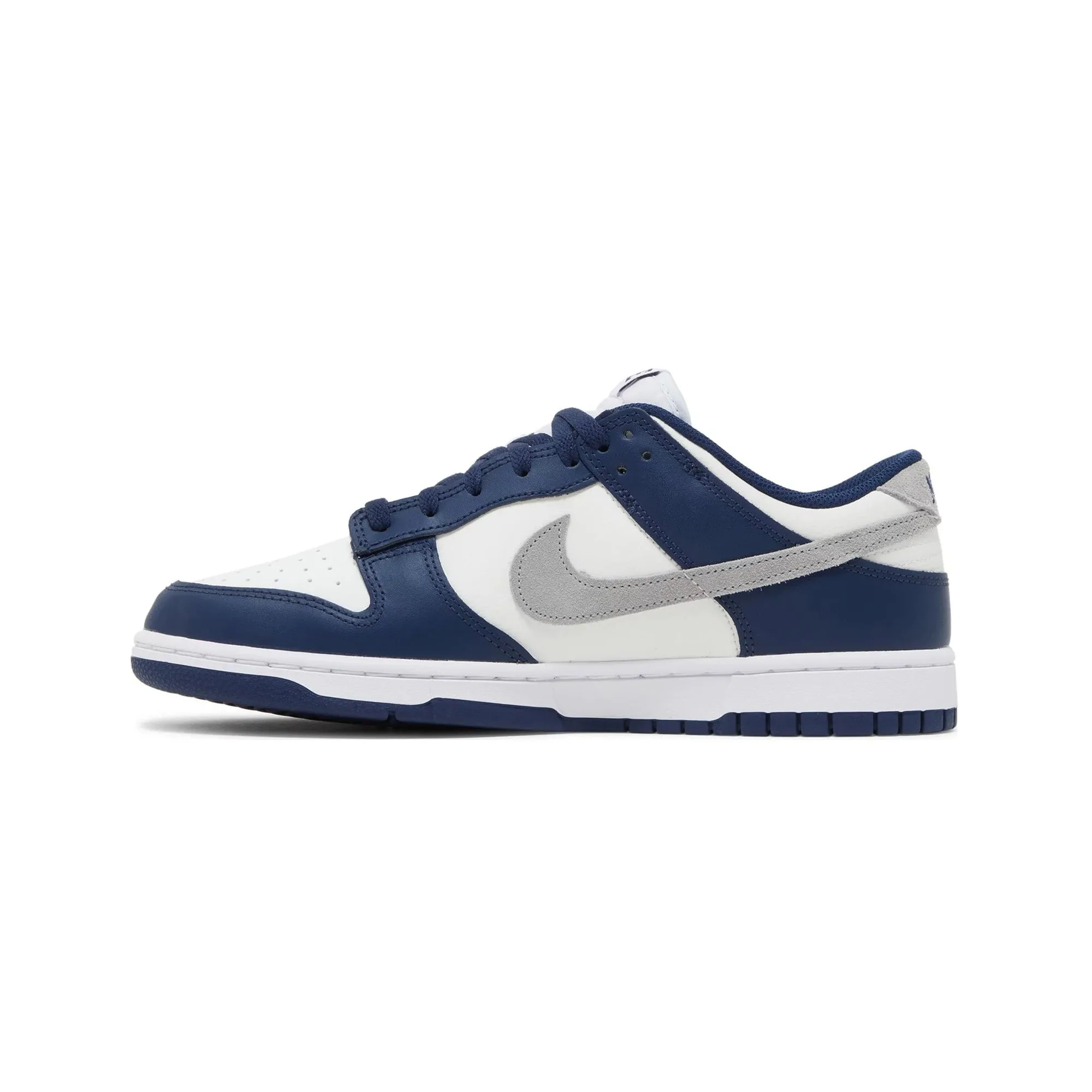 Sneaker Auctions Modern Feel Nike Dunk Low 'Summit White Midnight Navy' (2023)