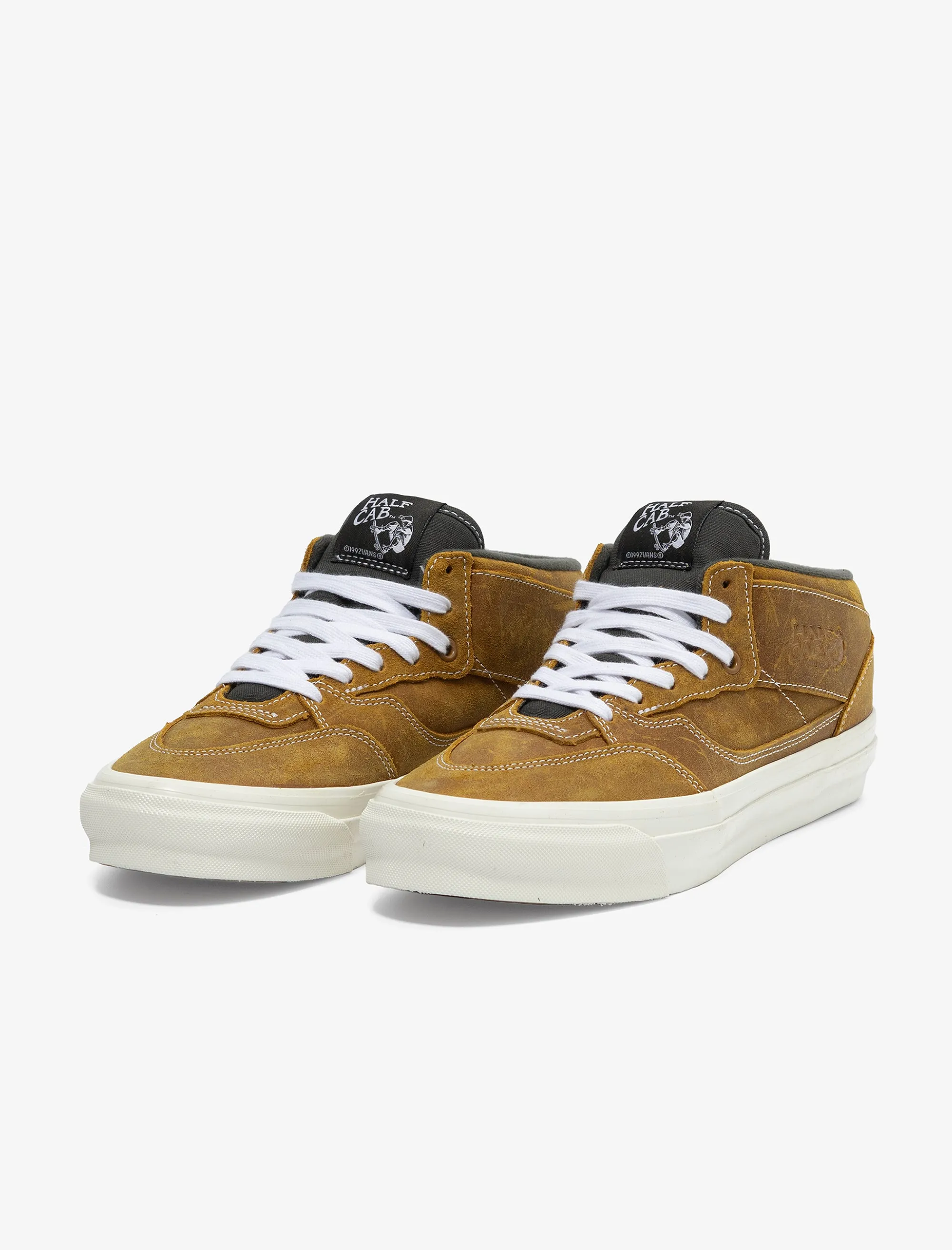 Half Cab 33 LX (Golden Brown) Cliff Hike