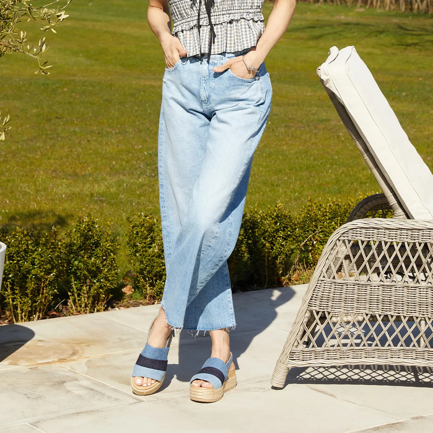 Flower Jog Bertie: Multi Denim