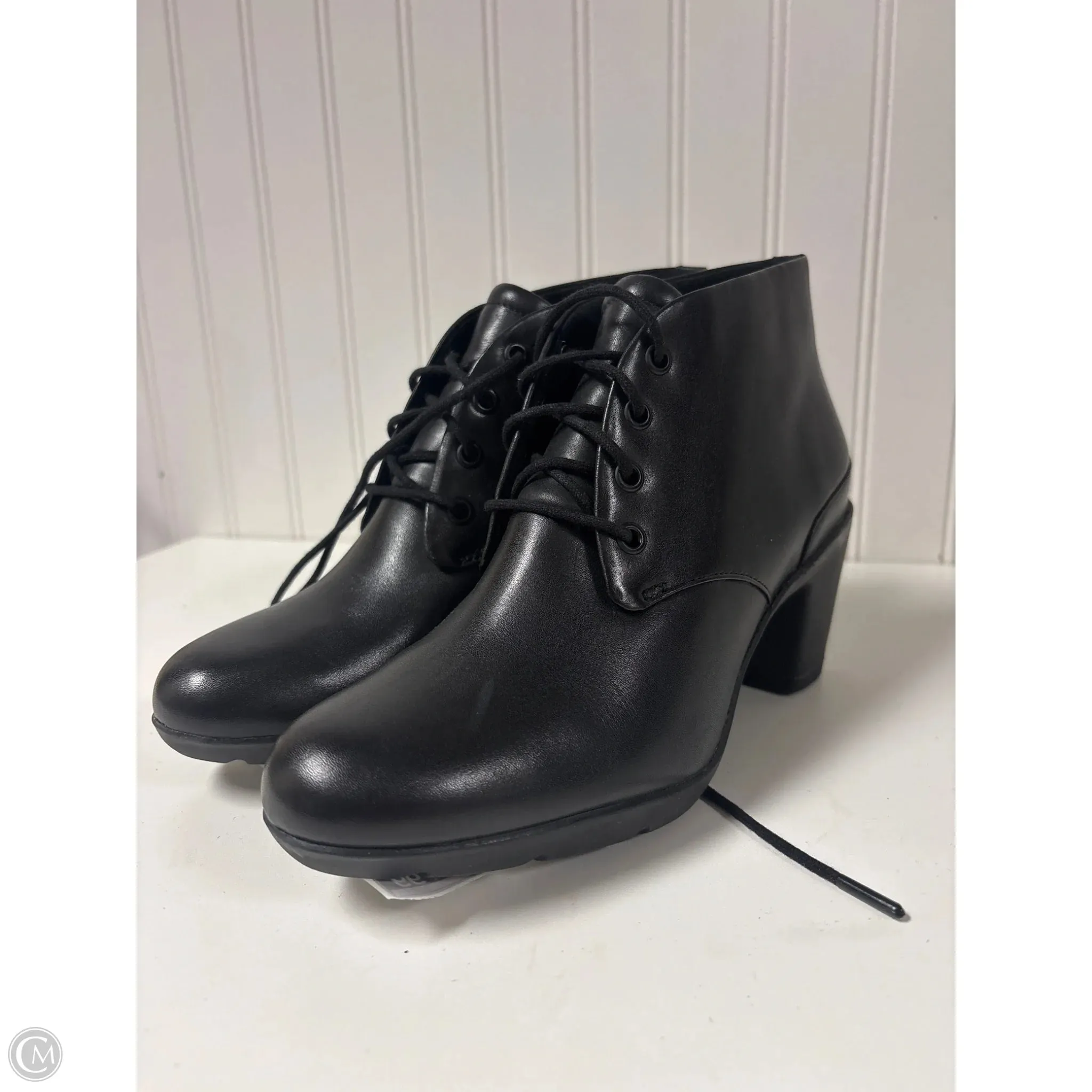 Cushioned heel Boots Ankle Heels By Clarks In Black, Size: 7