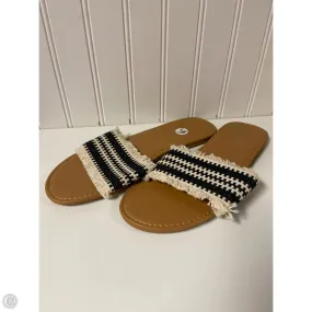 Swing Step Step Relief Sandals Flats By Clothes Mentor In Black & Cream, Size: 9.5