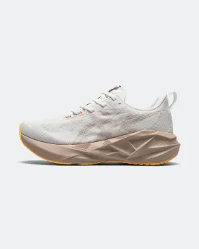 City Escape Street Walks Womens Novablast 5 - White/Fawn