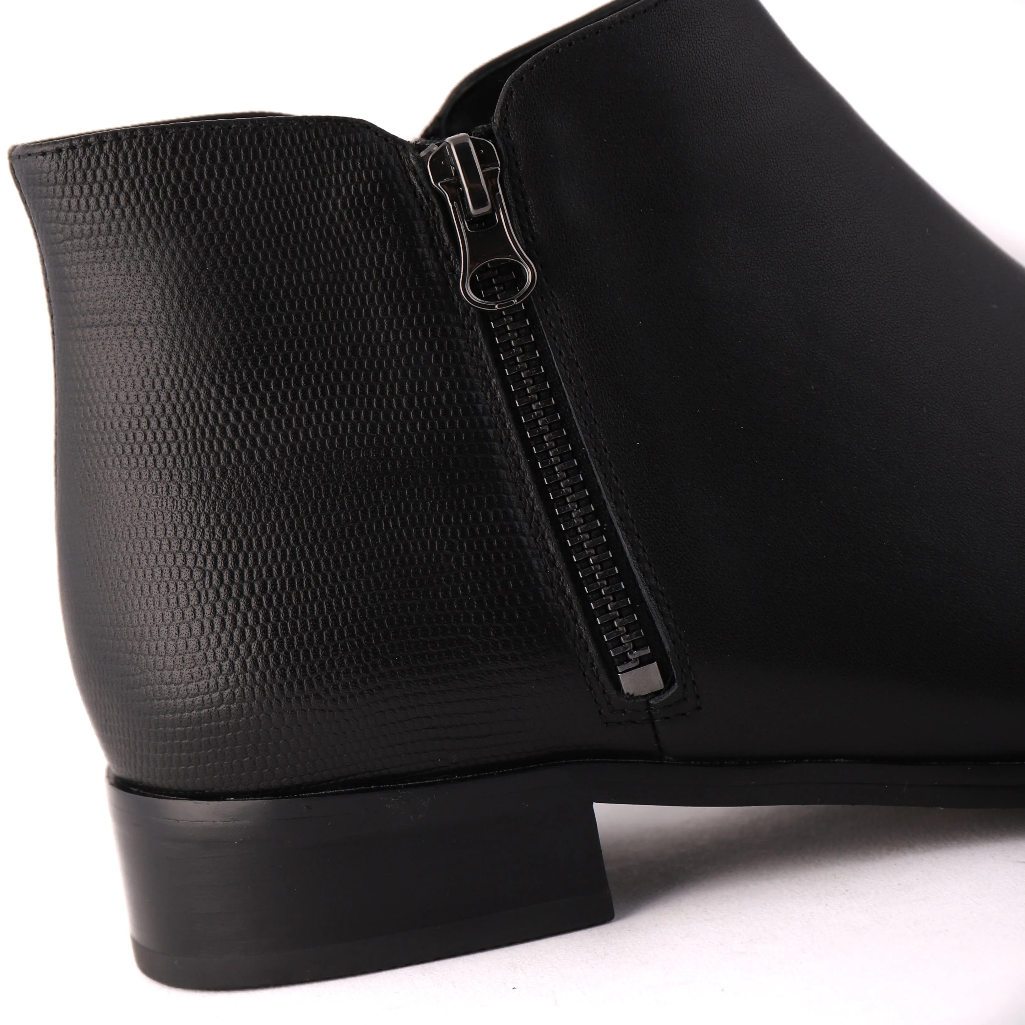 RIVER Black Anti Odor Trail Exploration