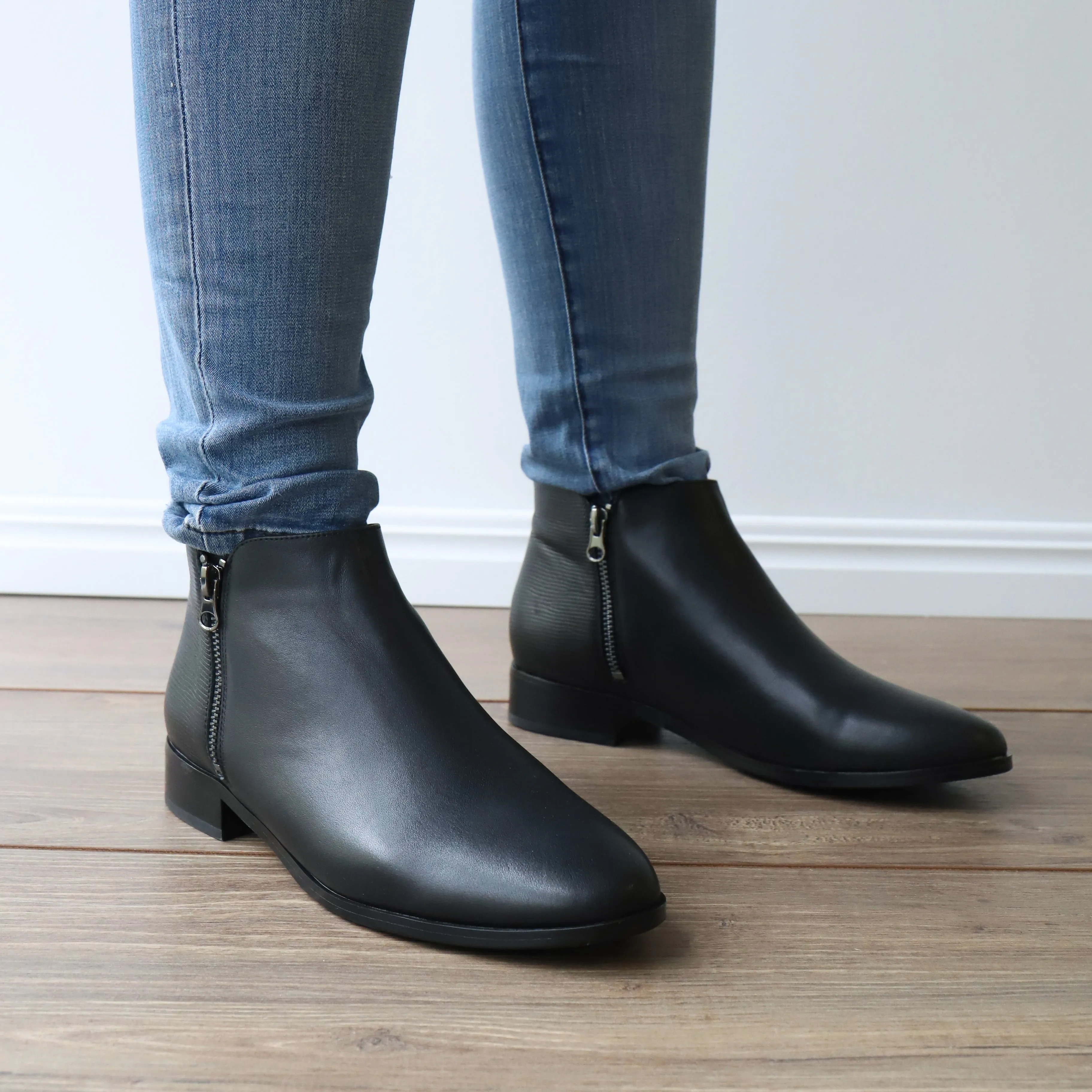 RIVER Black LaceUp Comfort Wrap