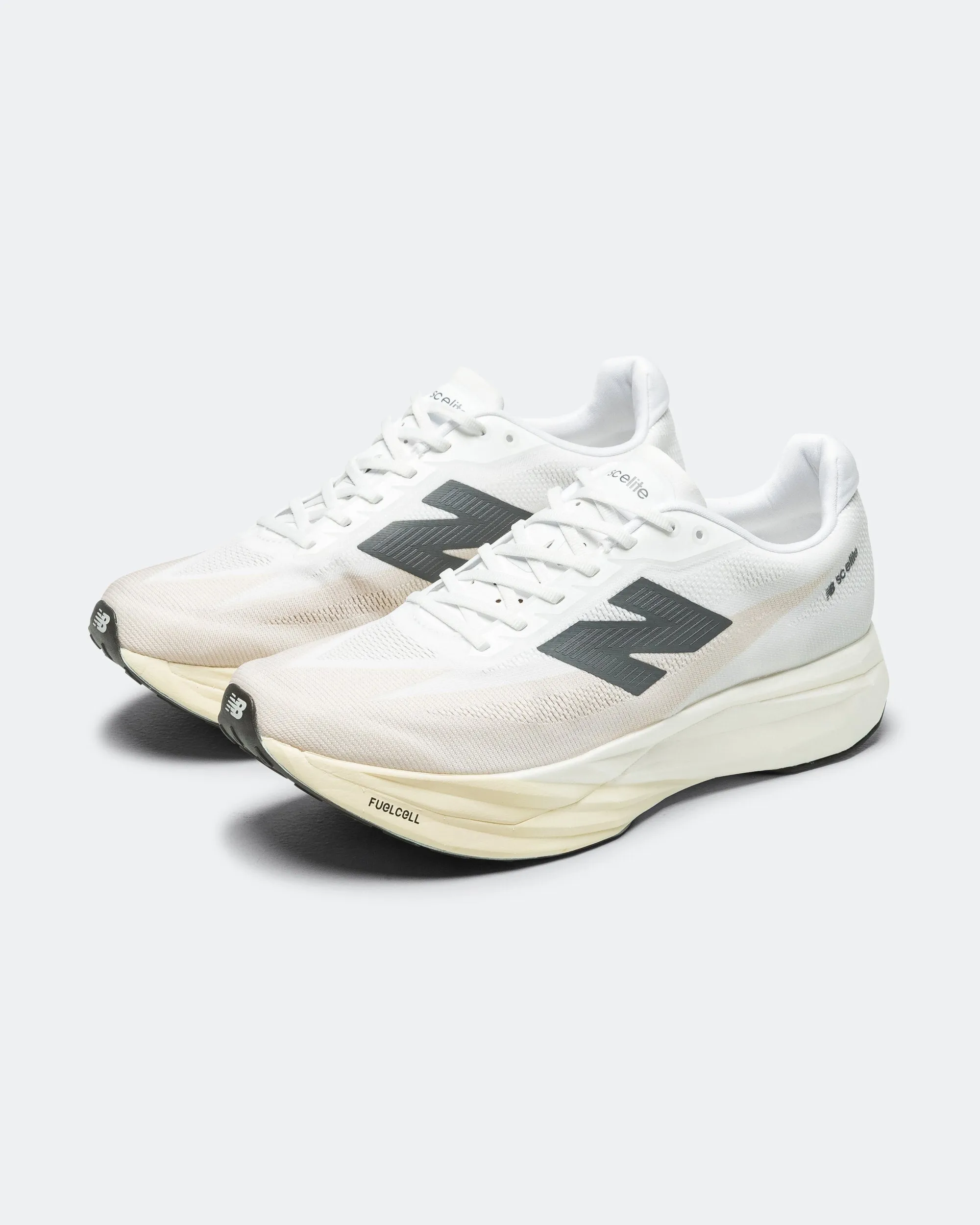 Chill Look Relax Style Womens FuelCell SuperComp Elite v5 - Linen/White-Gold Metallic