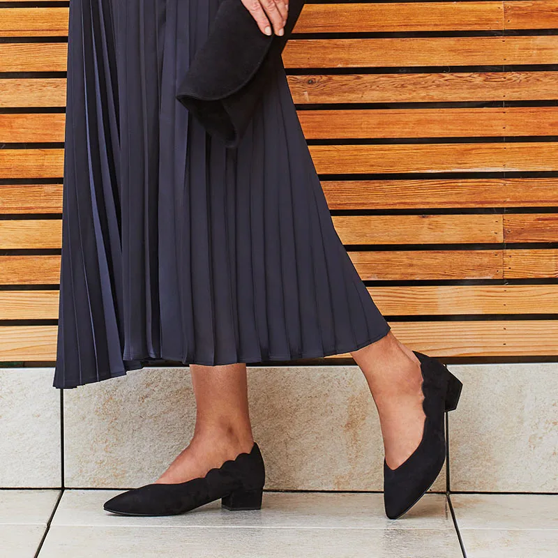 Shockproof Heel Stream Jog Nova: Black Suede