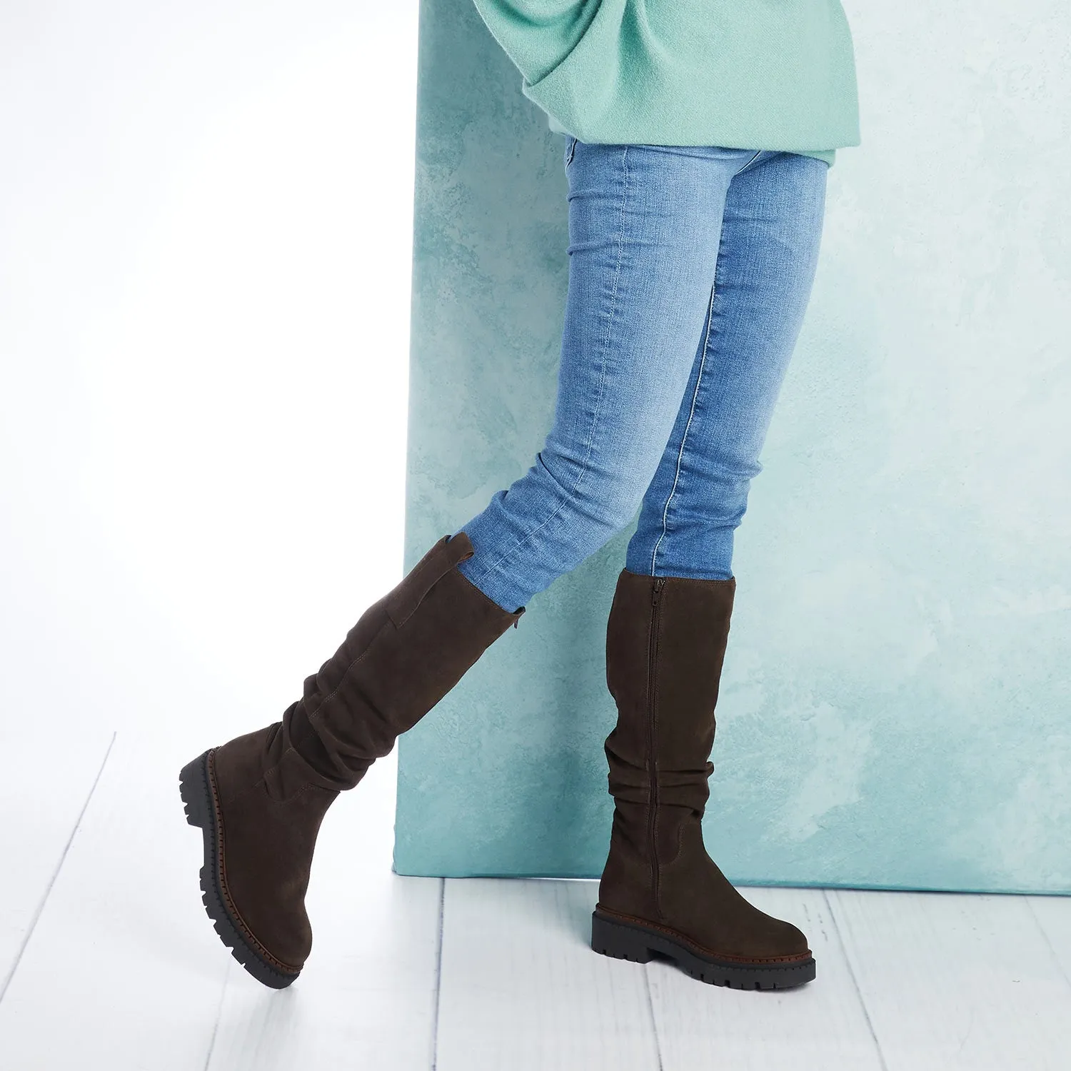 Kick Off Sloane: Chocolate Brown Suede