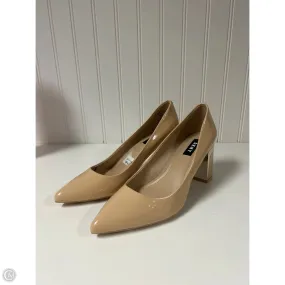 WideToeBox Low Profile Shoes Heels Block By Dkny In Beige, Size: 7.5