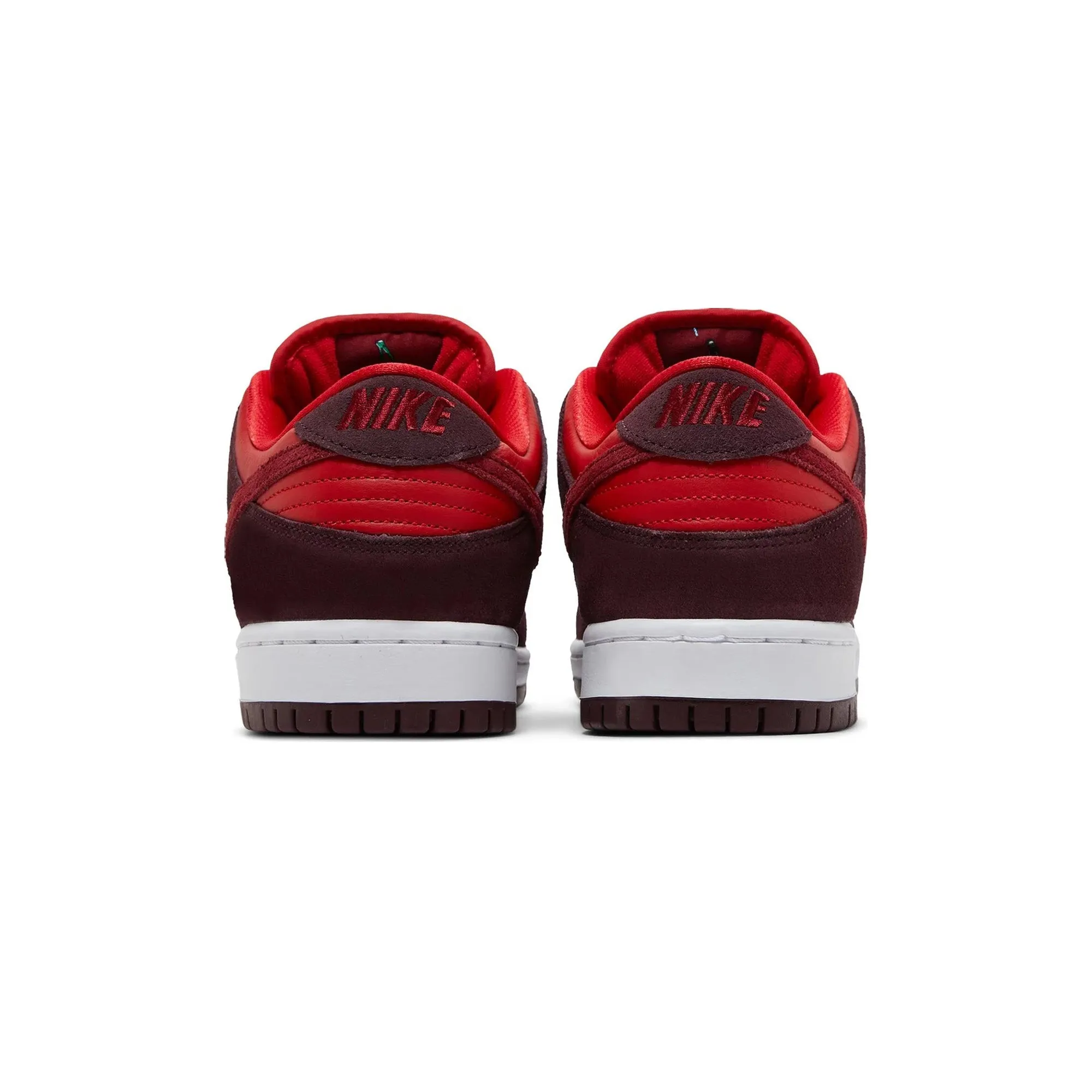 All-day style Hydrophobic Materials Nike SB Dunk Low 'Cherry' (2022)