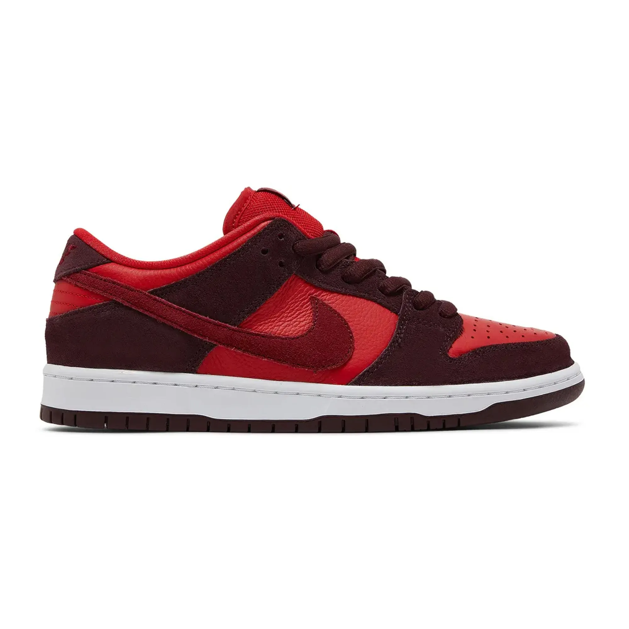 Nike SB Dunk Low 'Cherry' (2022) Gusseted Tongue Barefoot Shoe Tech