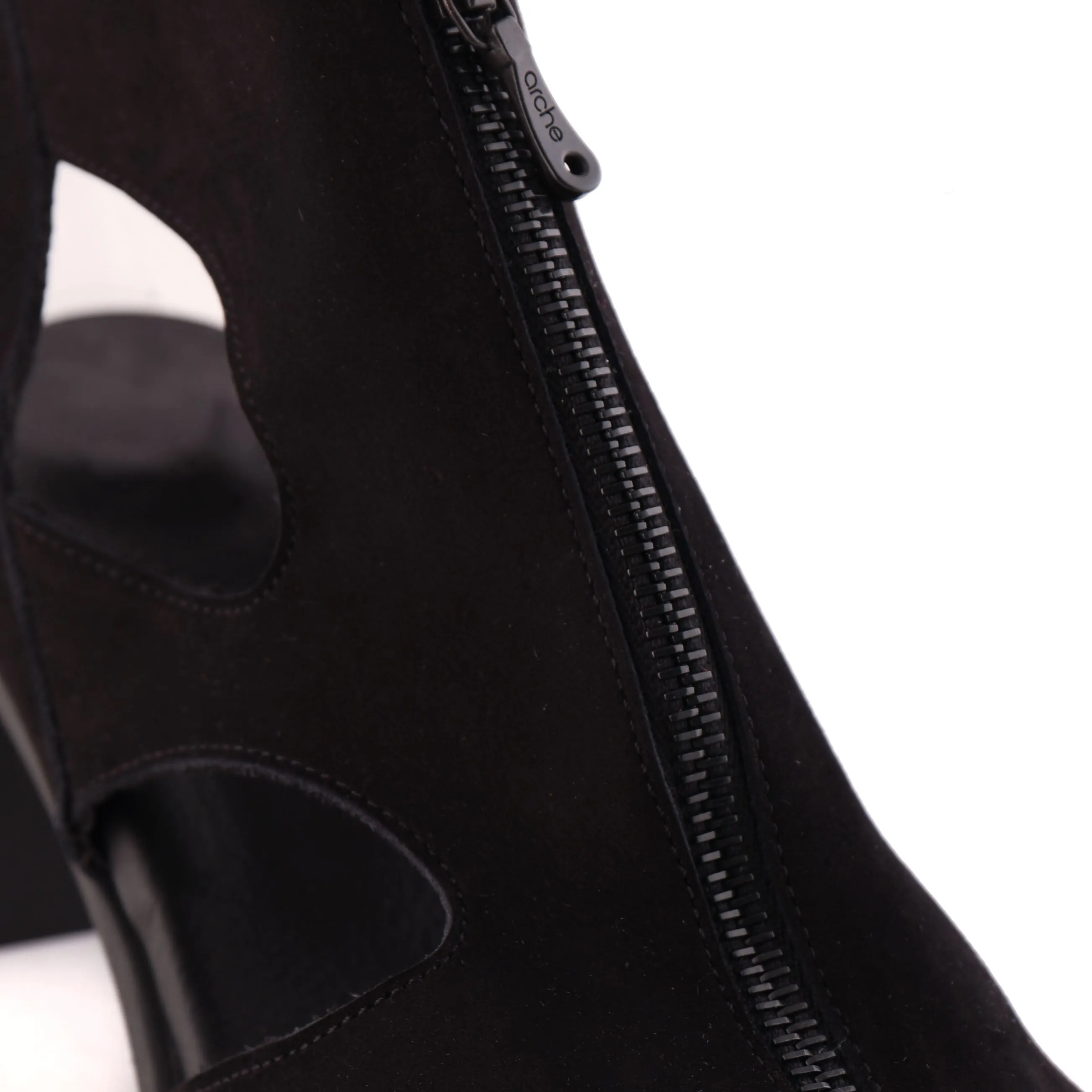 SHAZZY Black Nubuck Rugged Traction