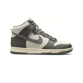 Trail Performance Nike Dunk High 'Vintage Light Bone Grey' (2022)