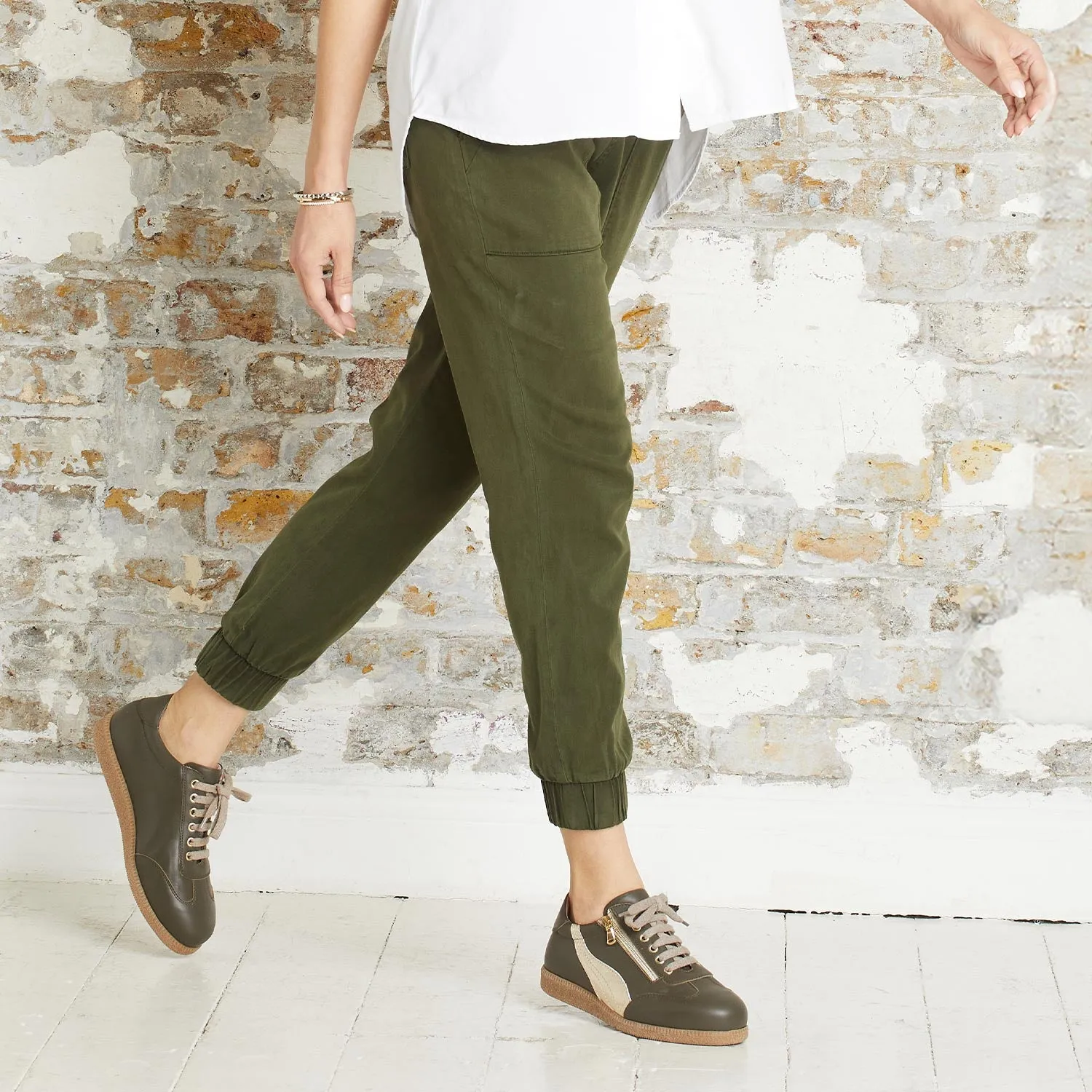 Swirl: Khaki Leather Cliff Jog