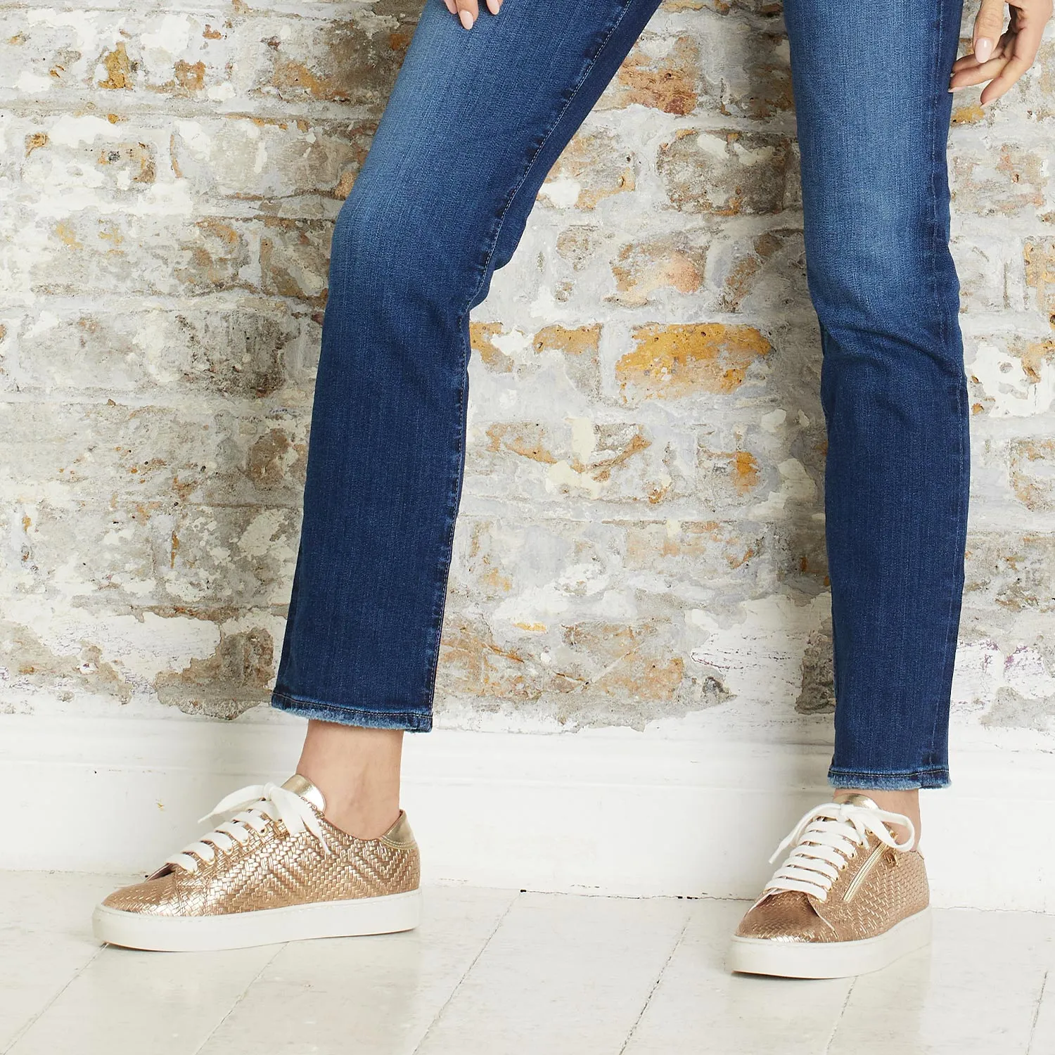 Sprint: Metallic Weave Leather Long Miles Motion Ease