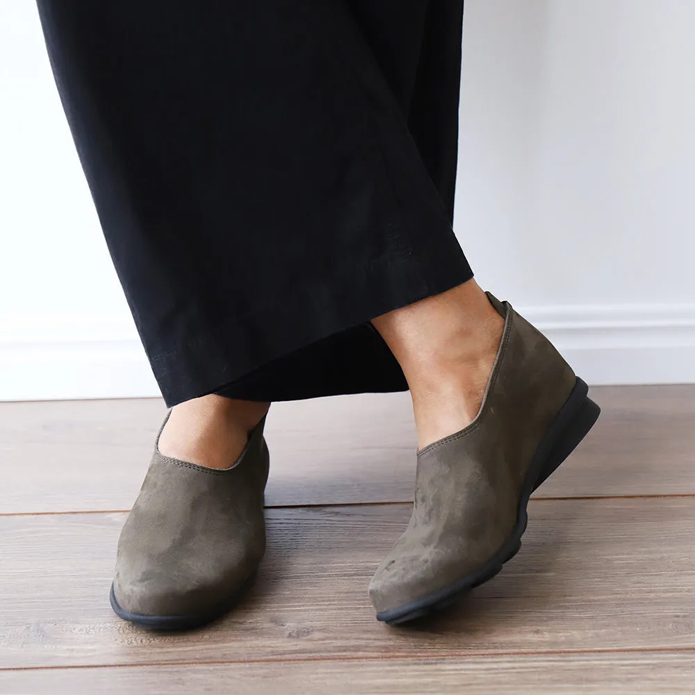 DENAKO Dark Olive Nubuck Occasion Fit Clean Edges