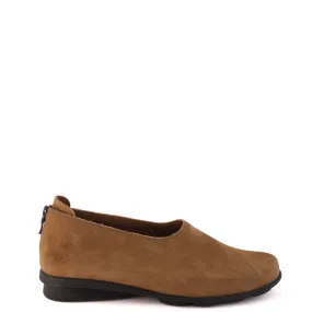 Center Walk Posture Focus DENAKO Desert Nubuck