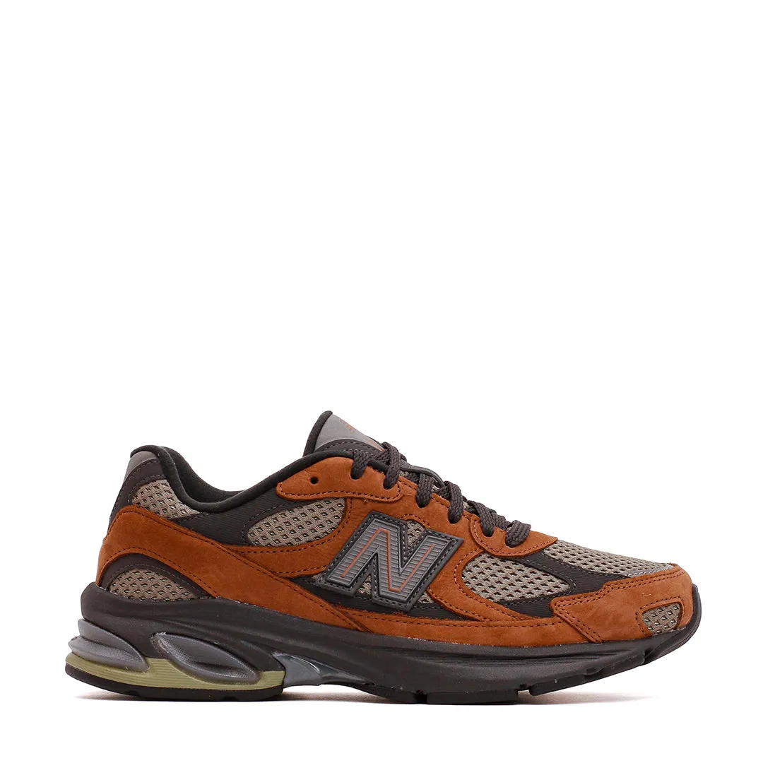 New Balance Unisex 2010 Pecan Castlerock U2010ANV running on an indoor track shoes Activity - tracker - enabled