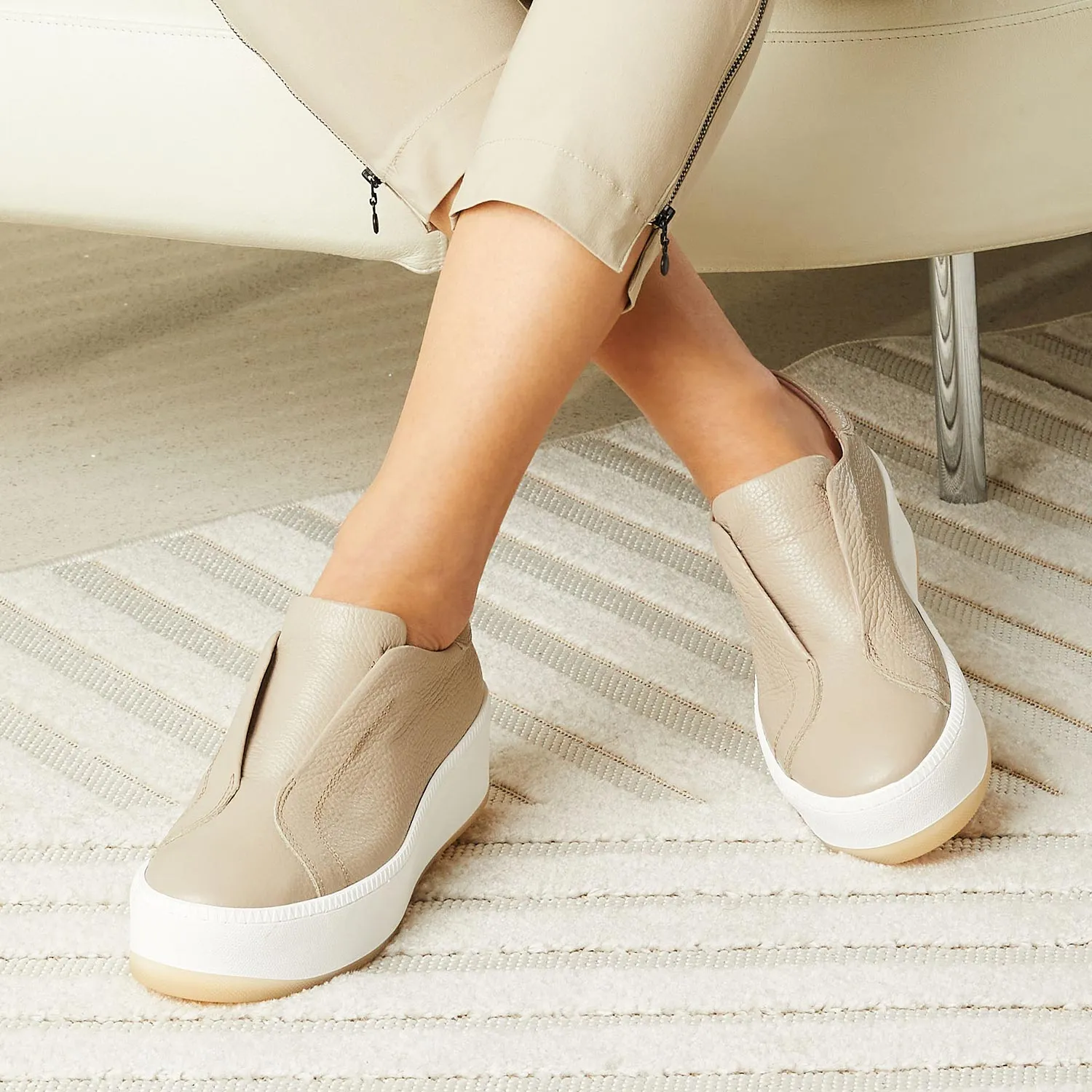 Quick Move Drama: Pale Taupe Leather