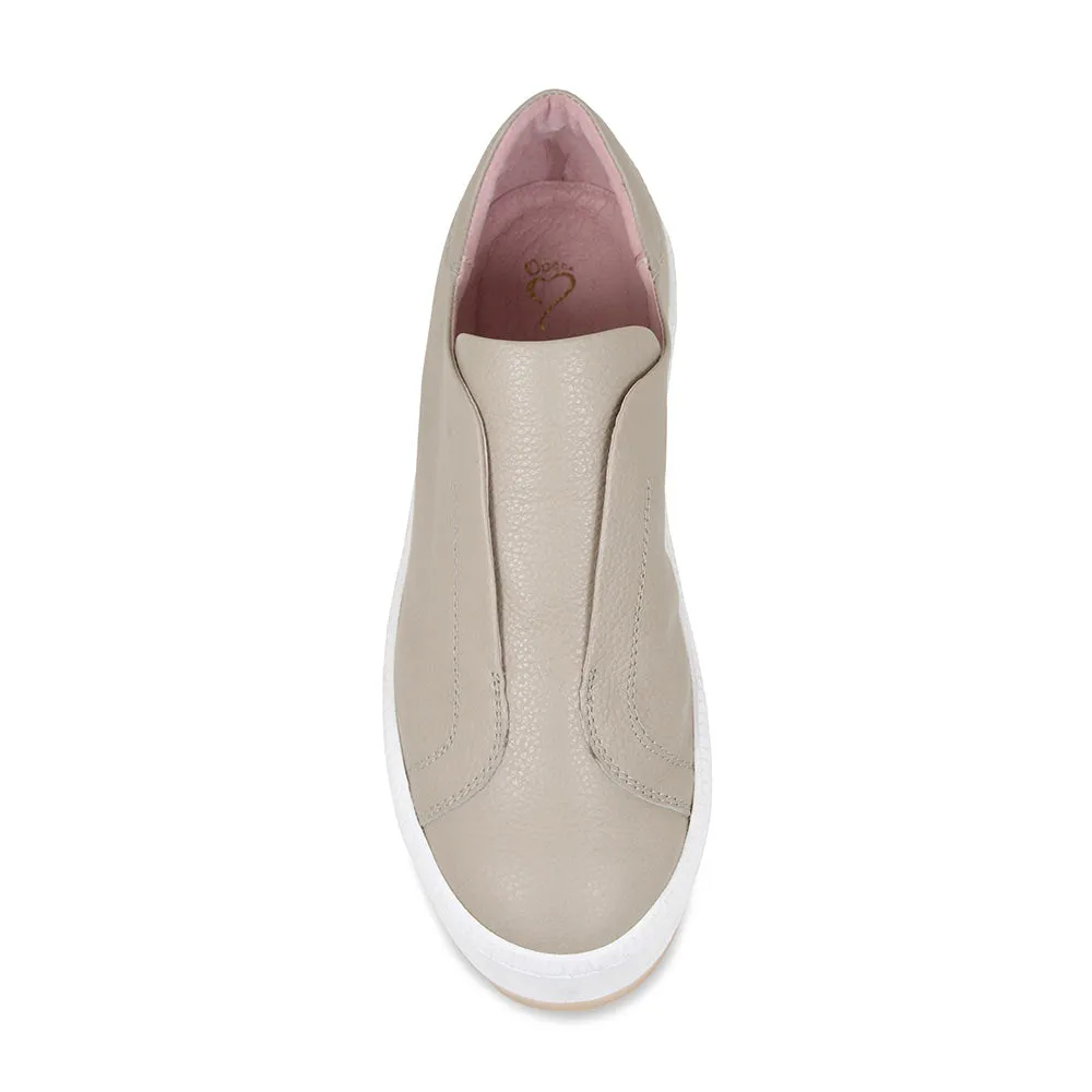 Easy Travel Urban Sport Drama: Pale Taupe Leather