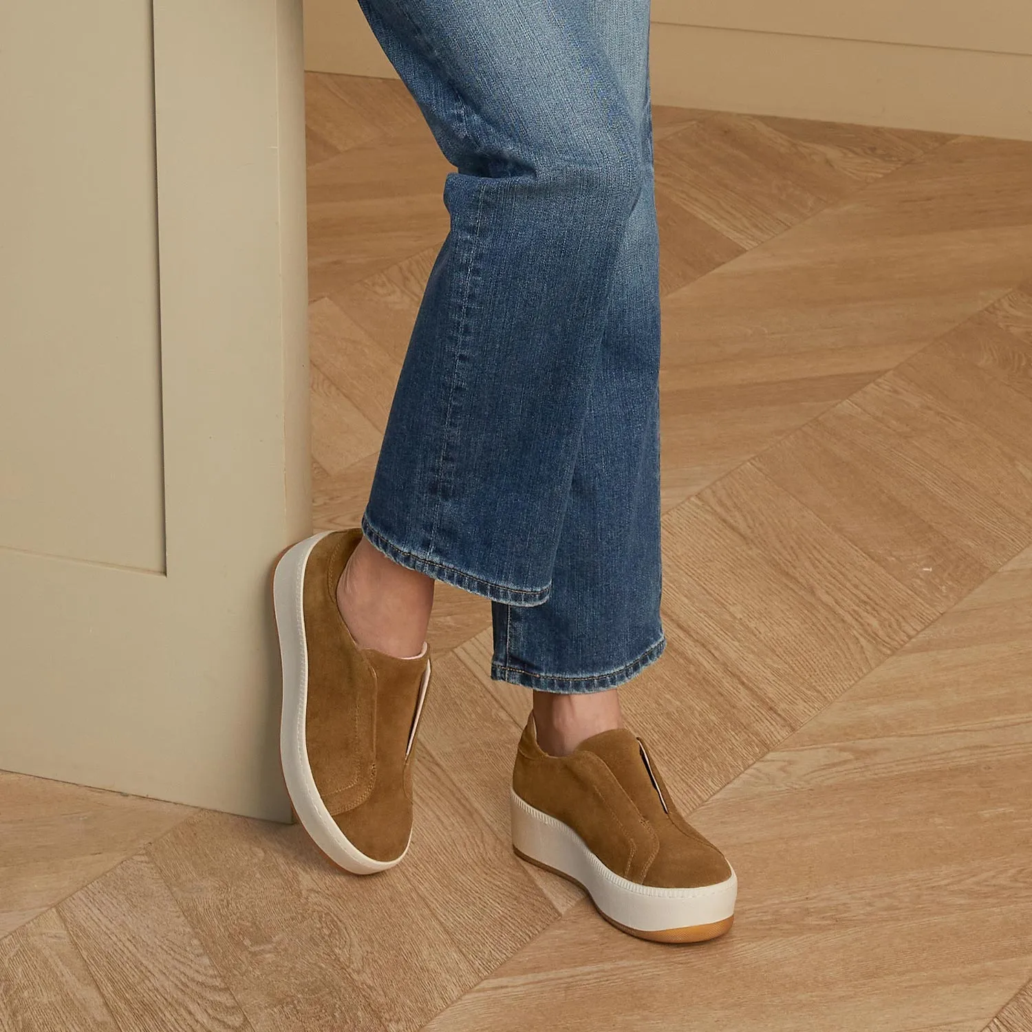 Shock absorption tech Drama: Tan Suede