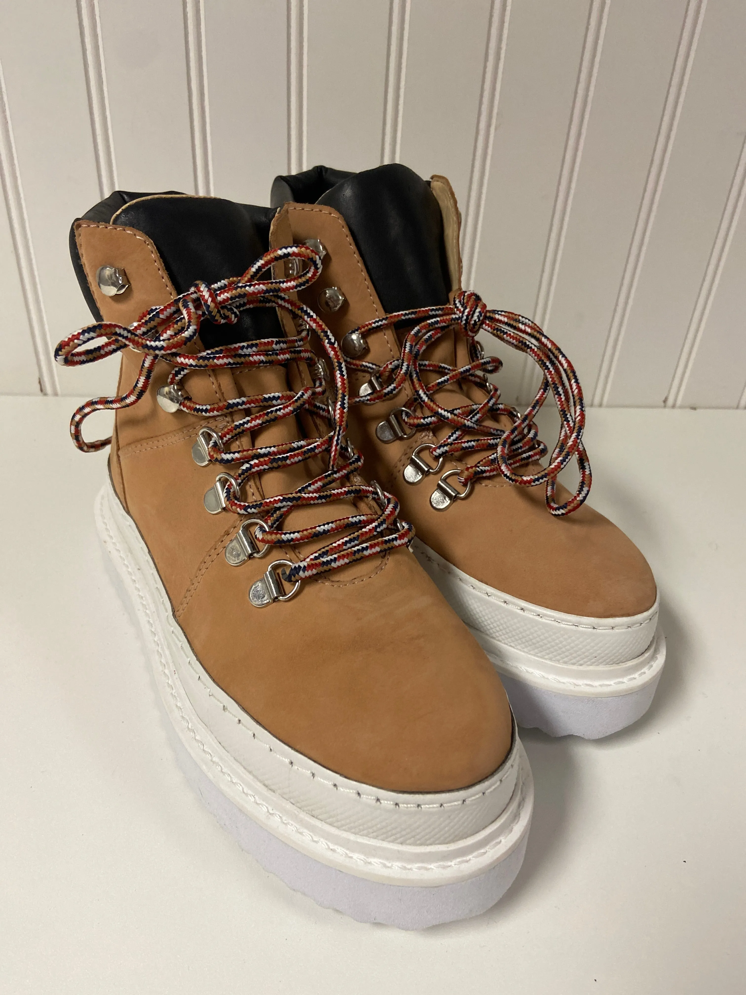 Boots Ankle Flats By Clothes Mentor In Tan & White, Size: 5 Step Style