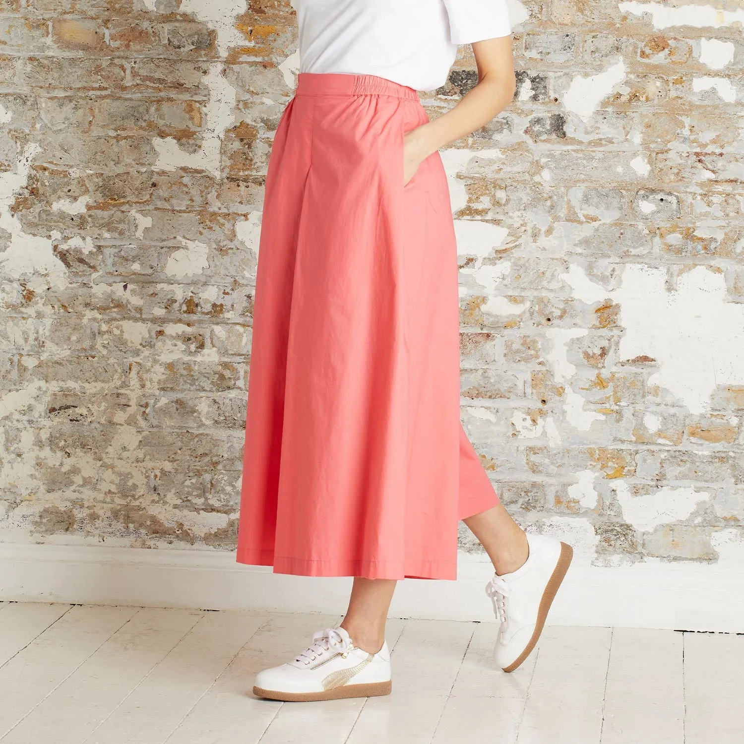 Swirl: White Leather & Gold Train Step