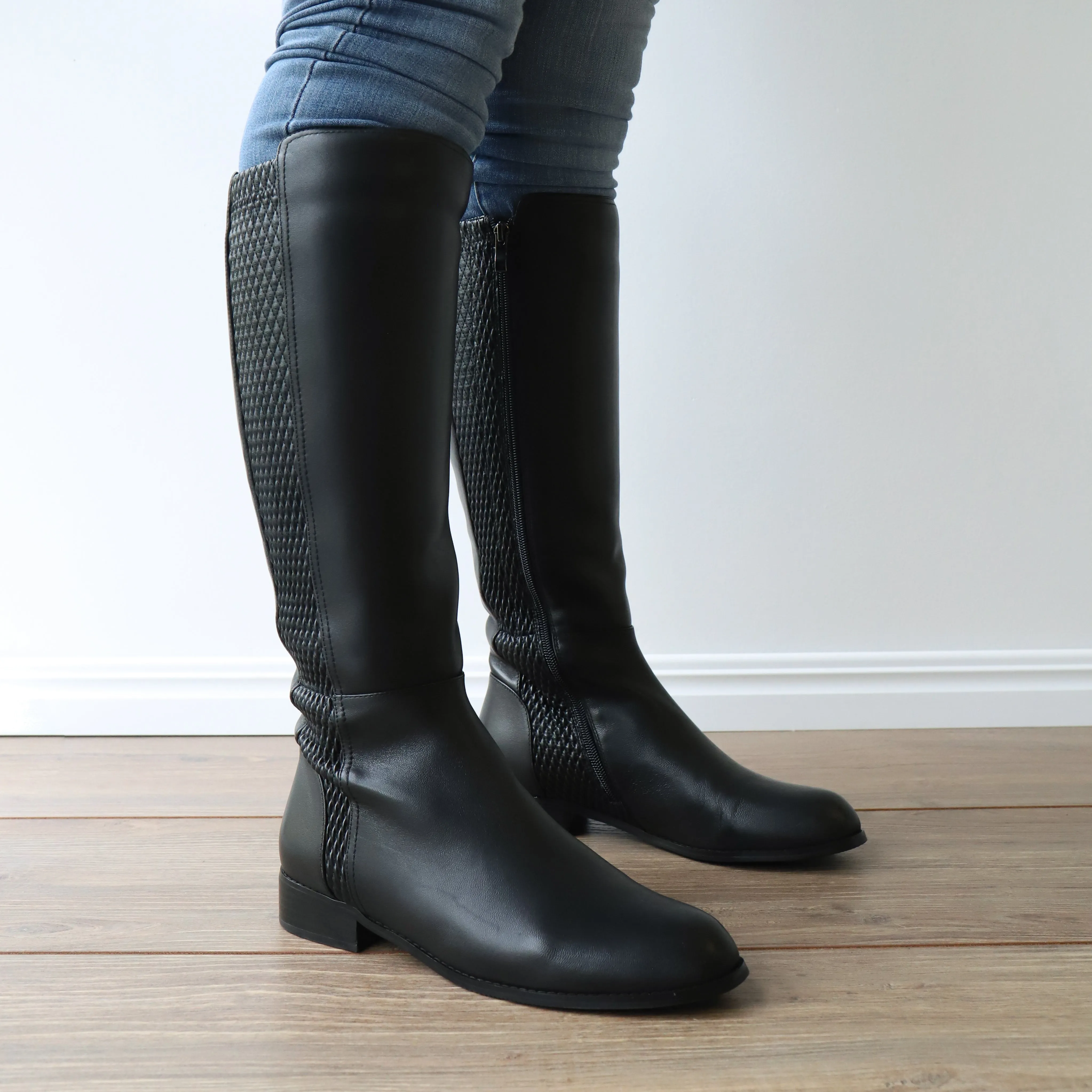 ELLODIE Black subtle style