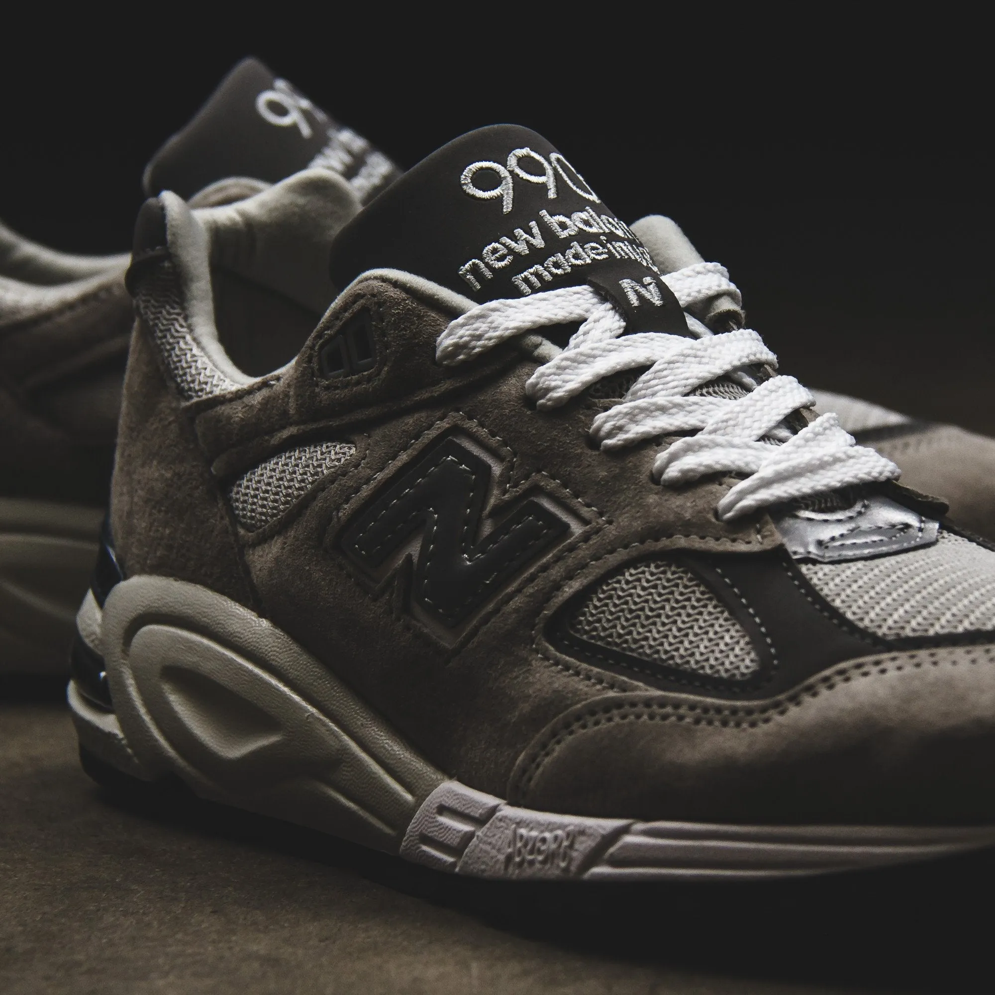 Aero Dynamic Ventilation New Balance Men 990v2 Made In USA Grey M990GY2