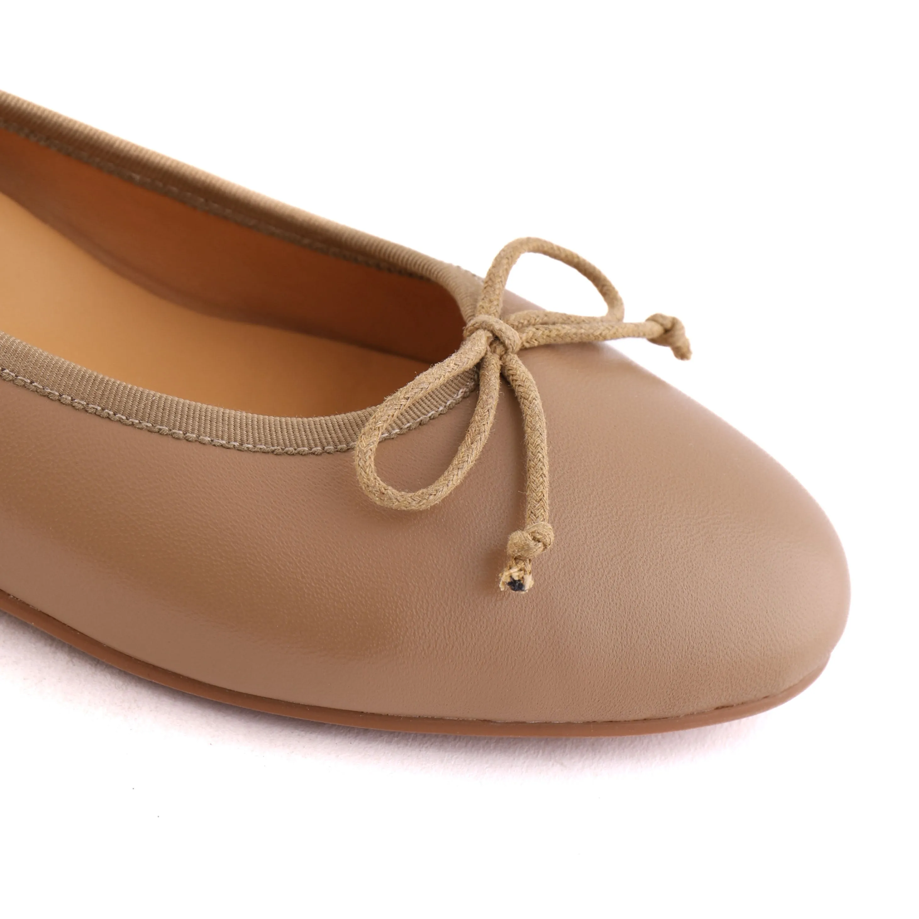 REST Whisky Effortless Stylish Shoes Breathable Design