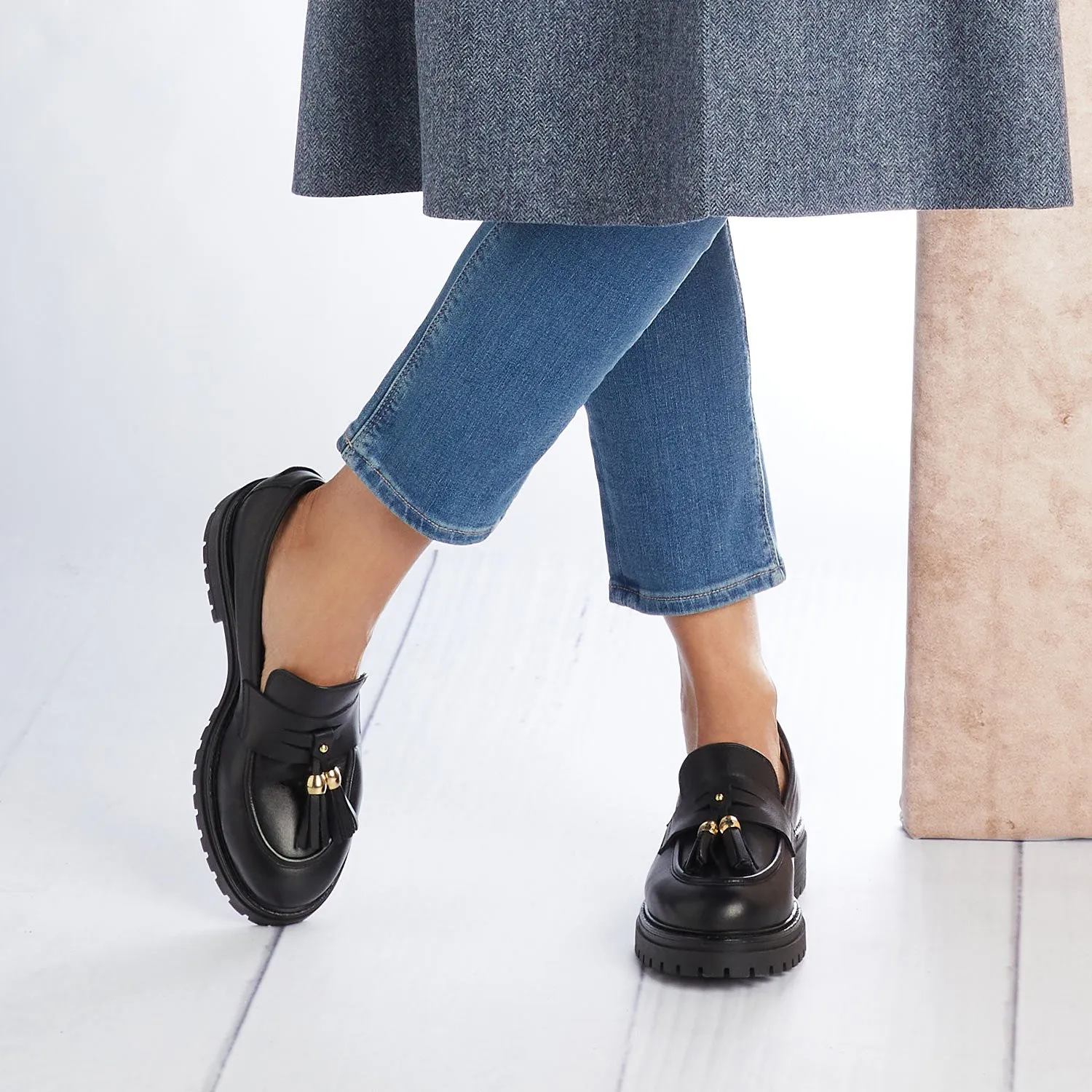 Fame: Black Leather Farm Jog Team Jog