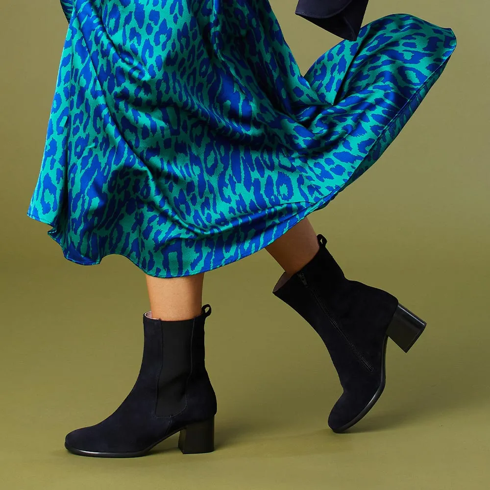 Fern: Navy Suede Daily Move Fresh Design