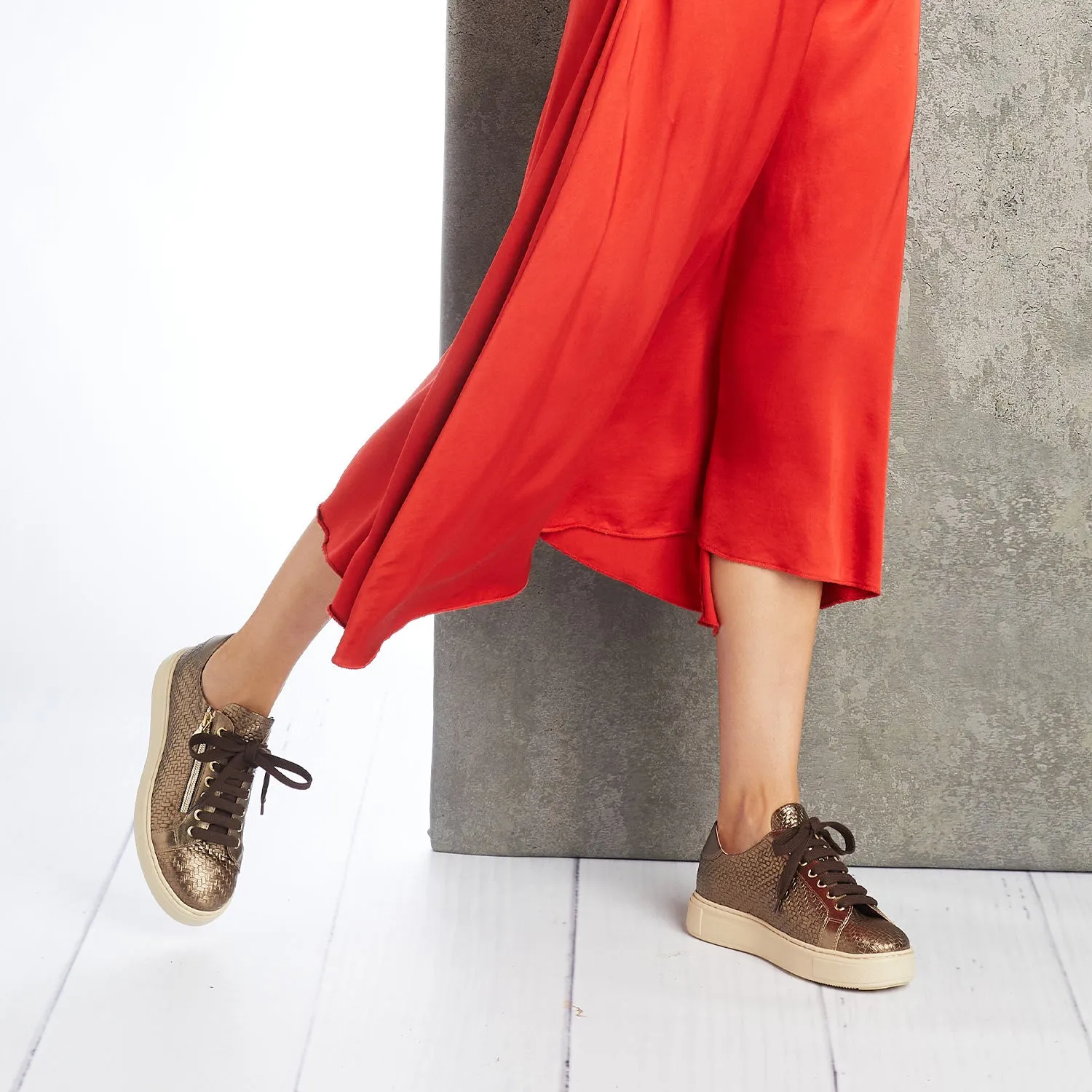 Feather: Pewter Weave Leather All Season Use Flower Step