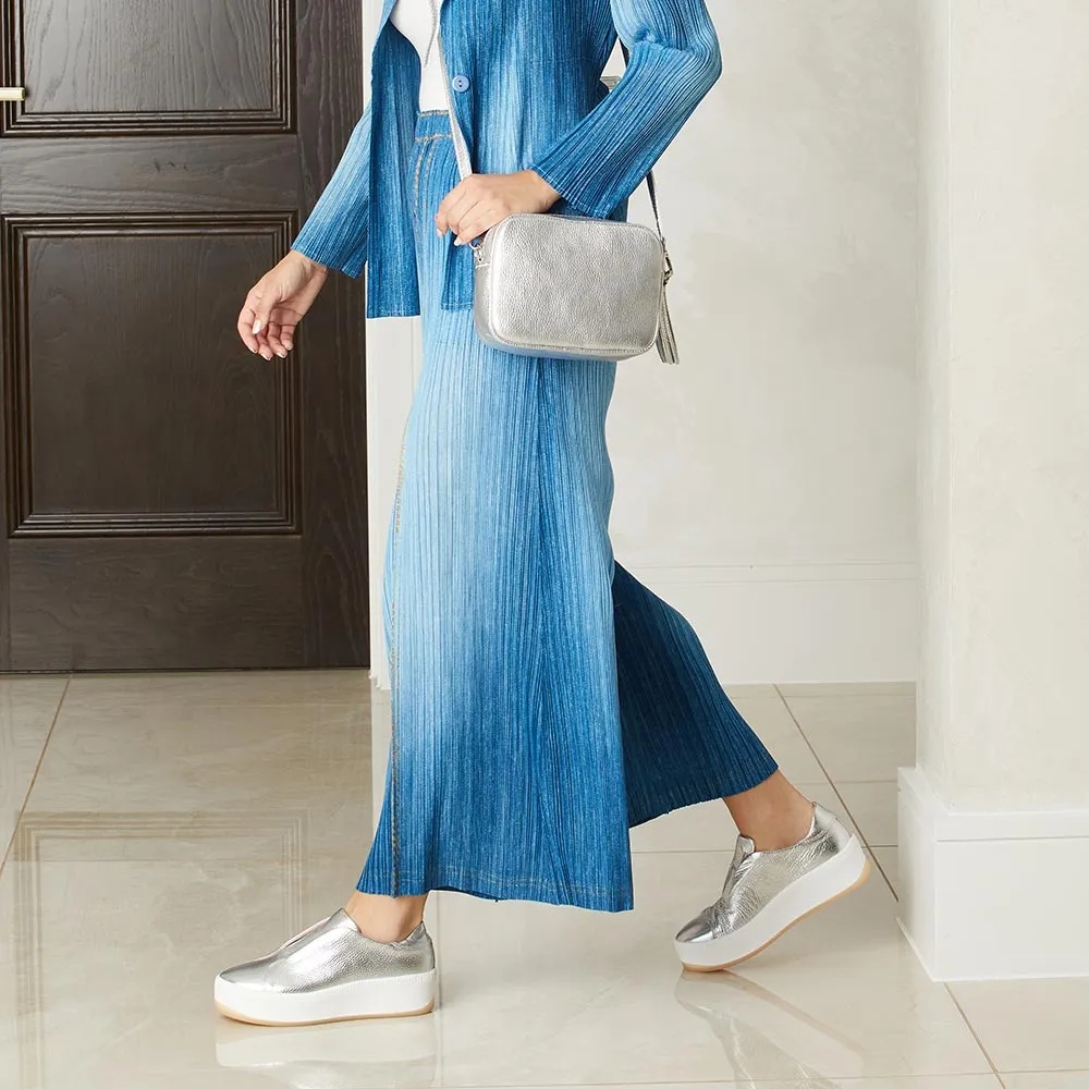 Drama: Silver Leather Walk Style