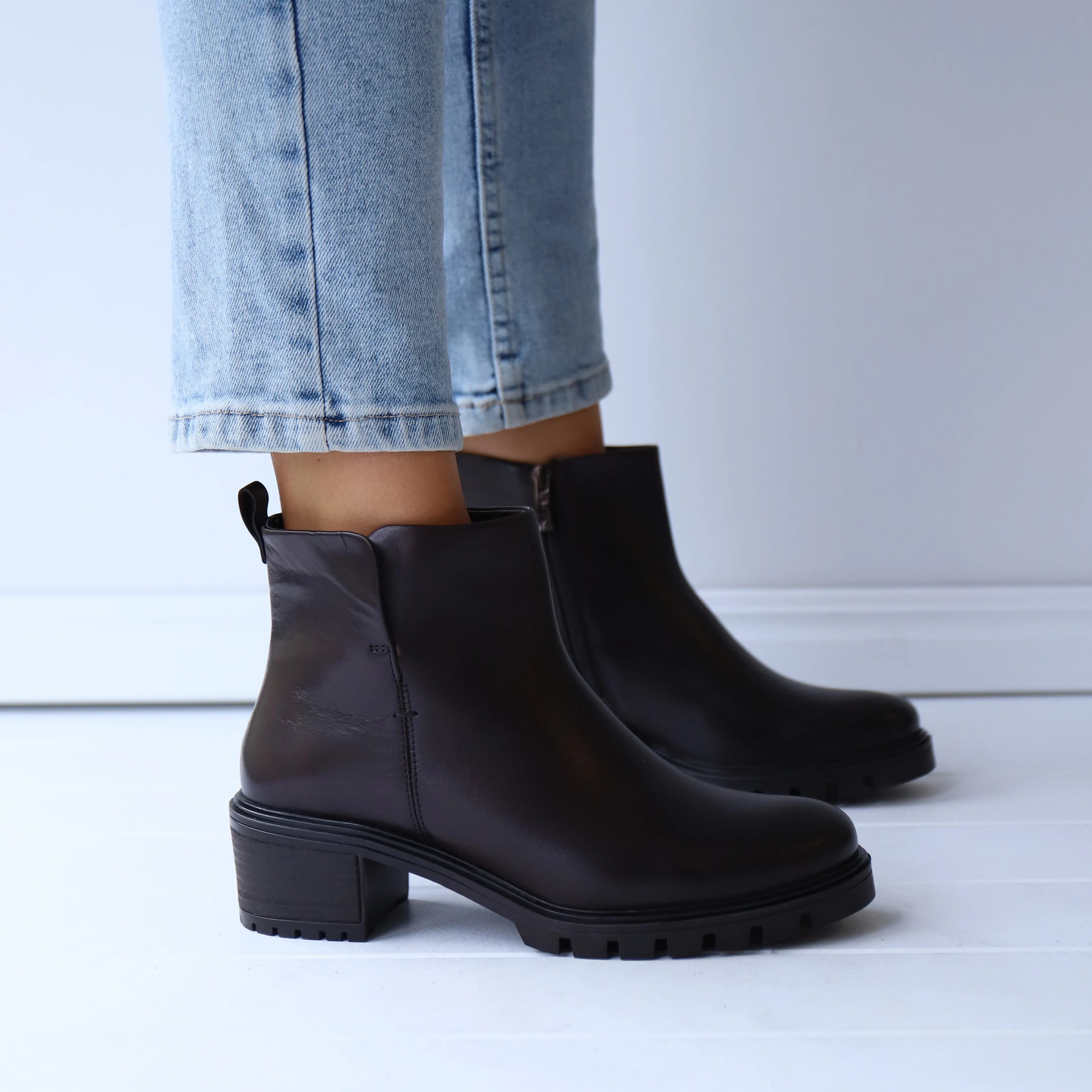 48813 Chocolate Grippy Outsole Adventure Seeker