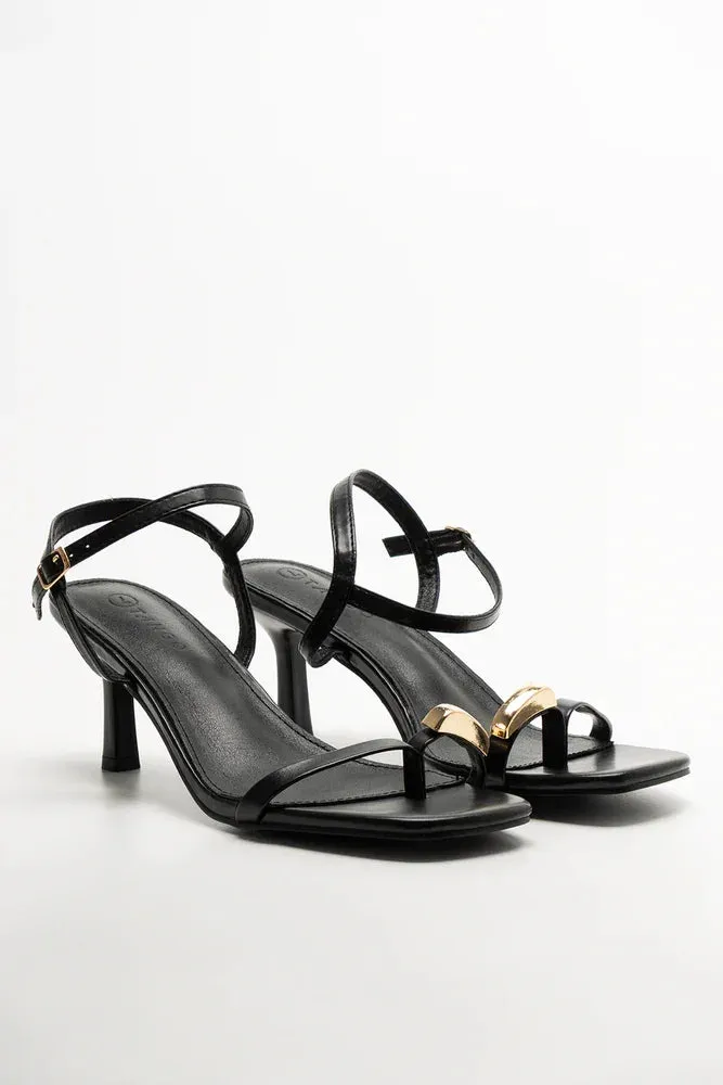 Vintage Glow Versatile Glam Toe Loop Heel Sandals Black