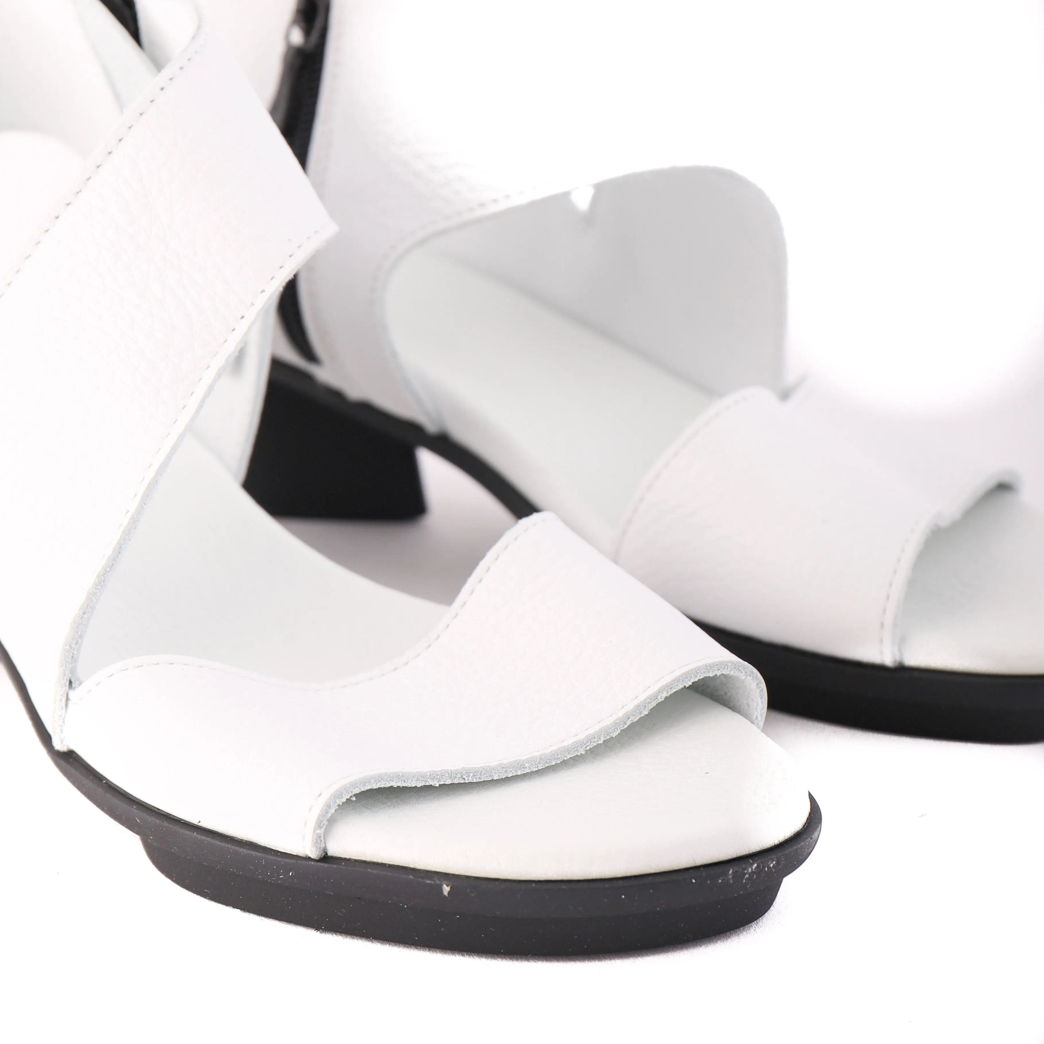 JAYLHY White Ground Hug Woven