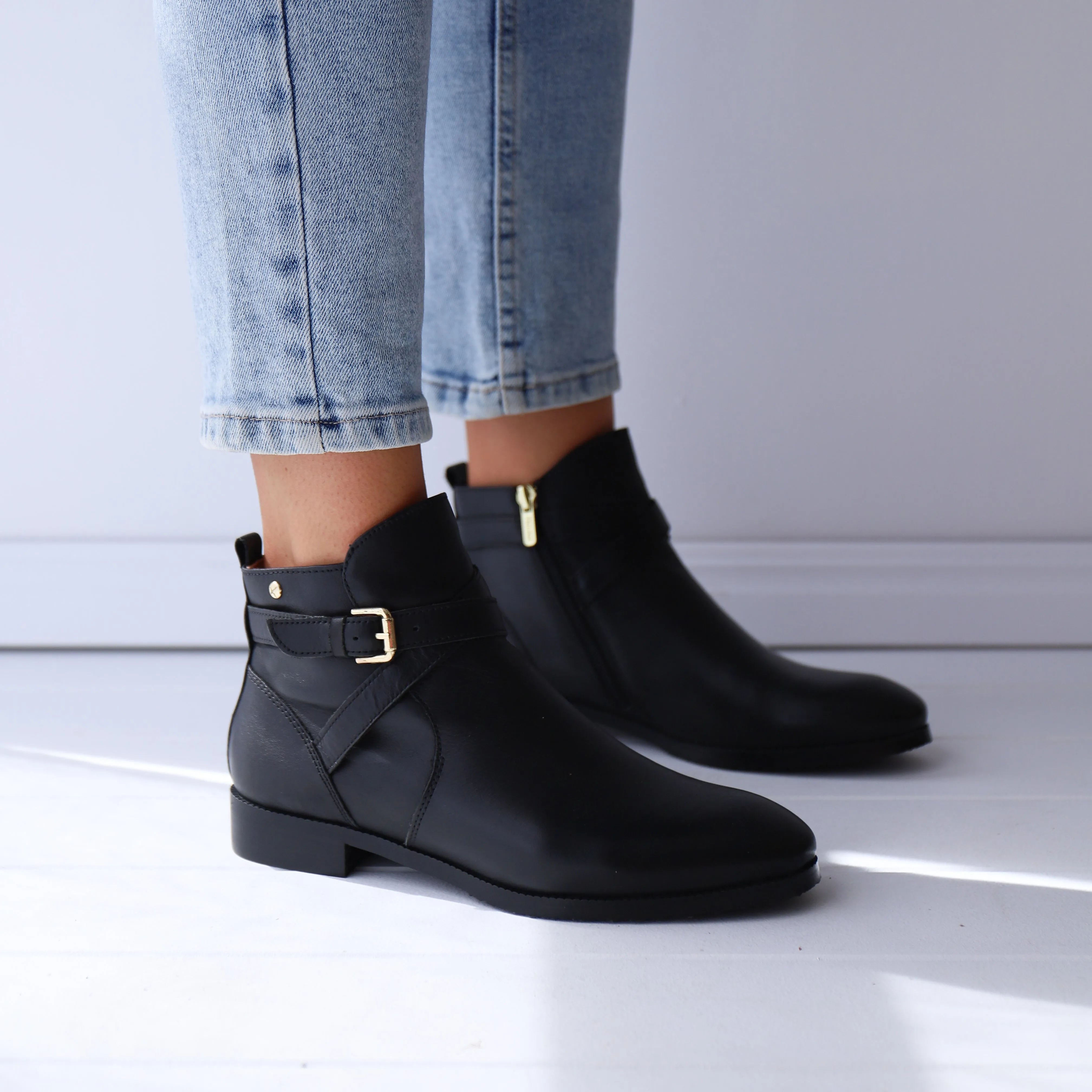 KENDALL Black Thick Lining Crisp Edge