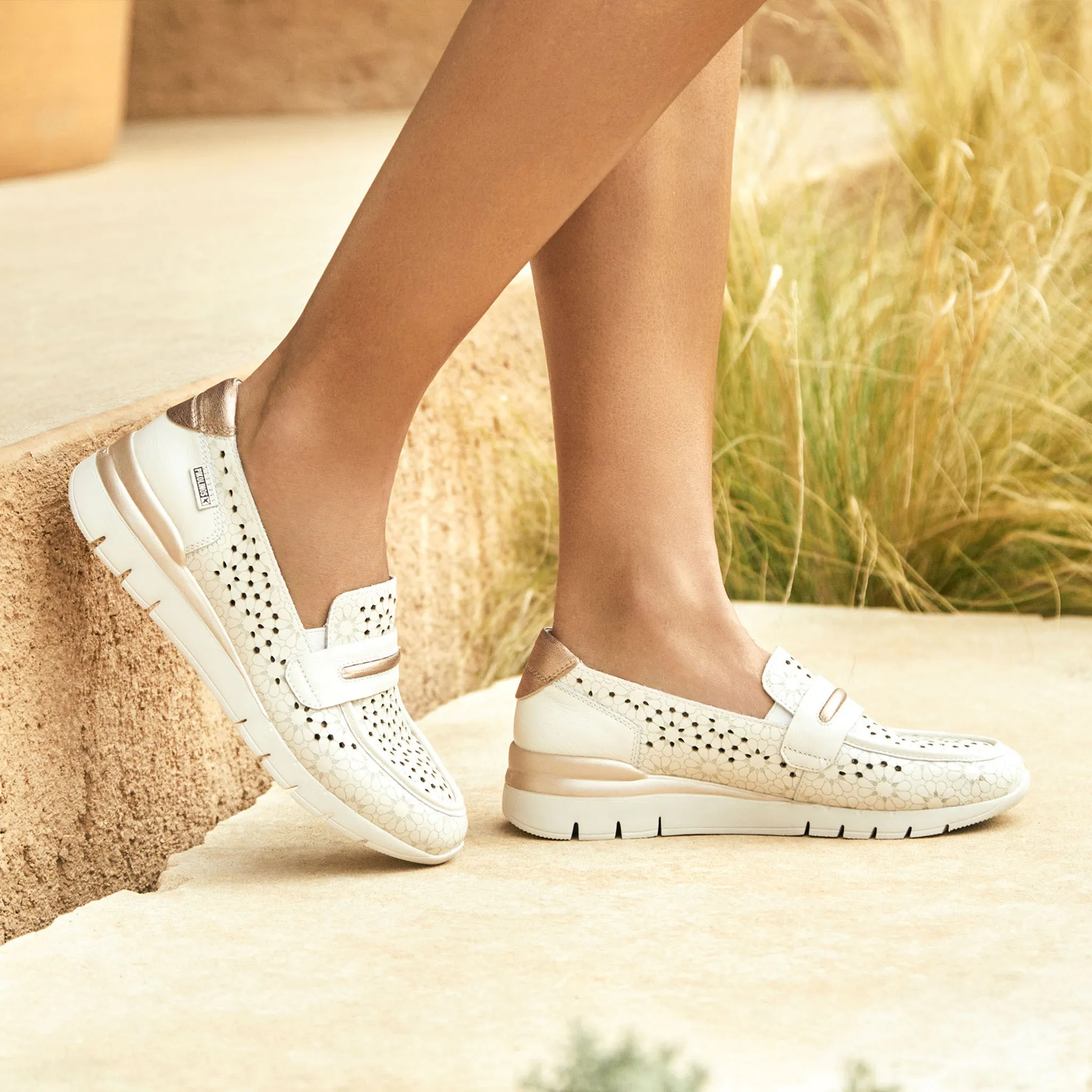 Classic Shape Workplace Traffic KODA Off White