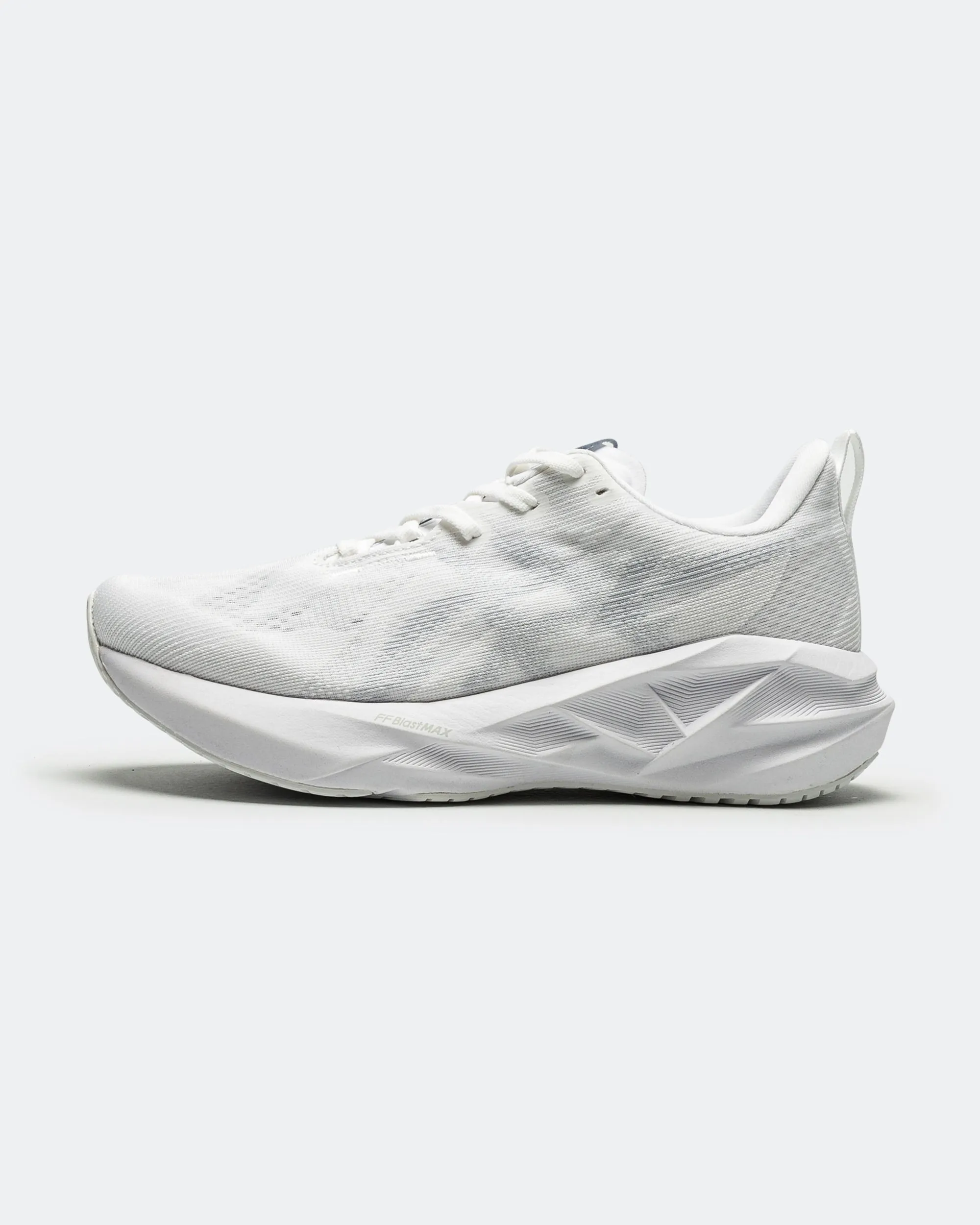 Womens Novablast 5 - White/Piedmont Grey Slip Resistant Traction